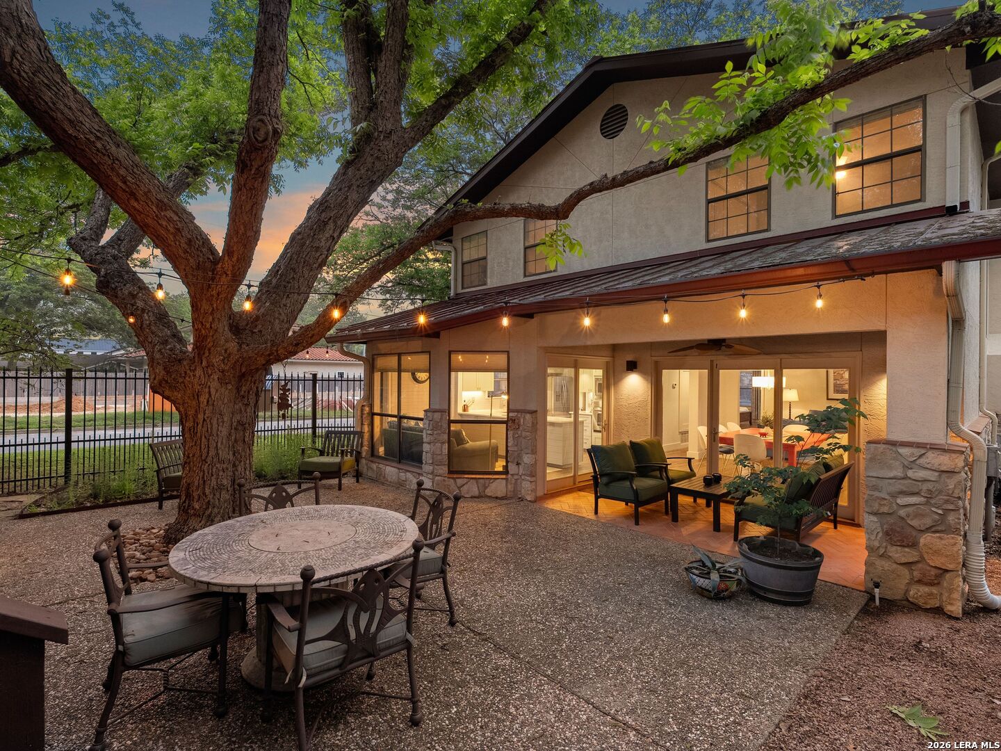 299 W Edgewater