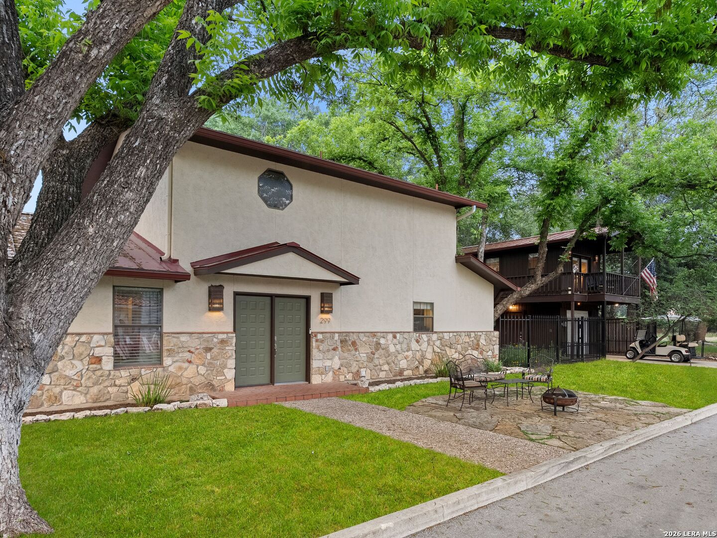 299 W Edgewater