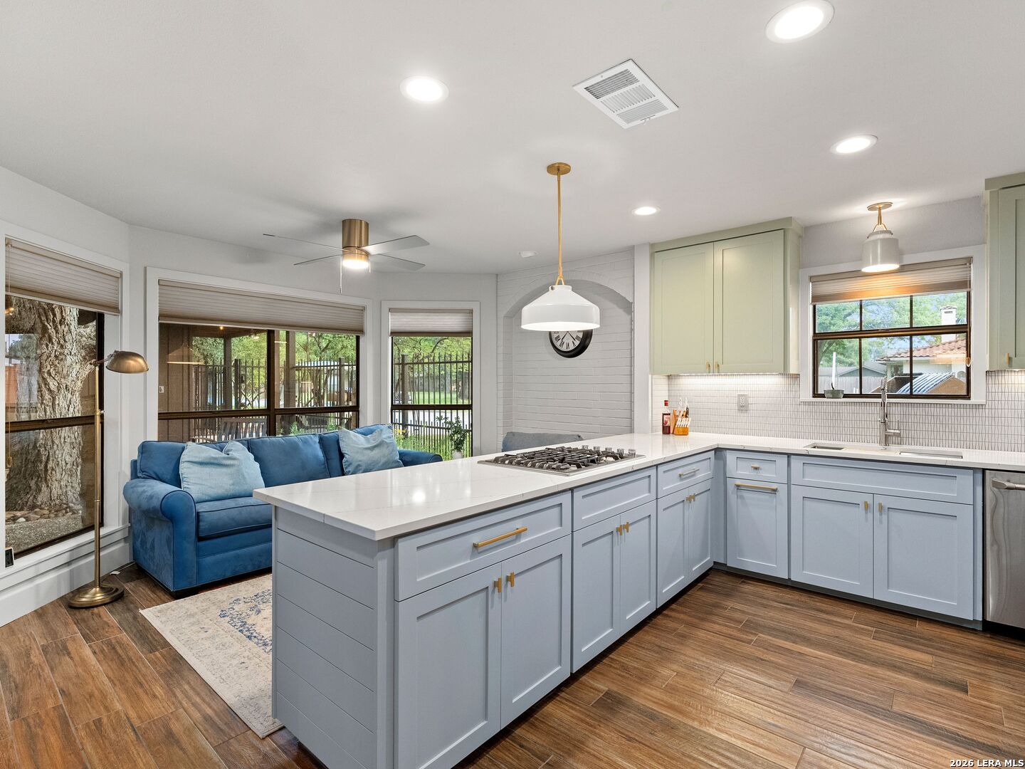 299 W Edgewater