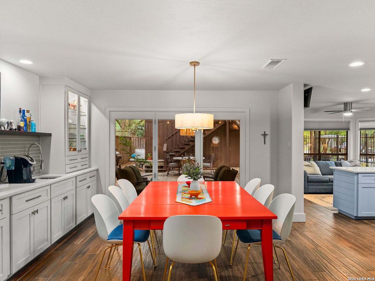 299 W Edgewater