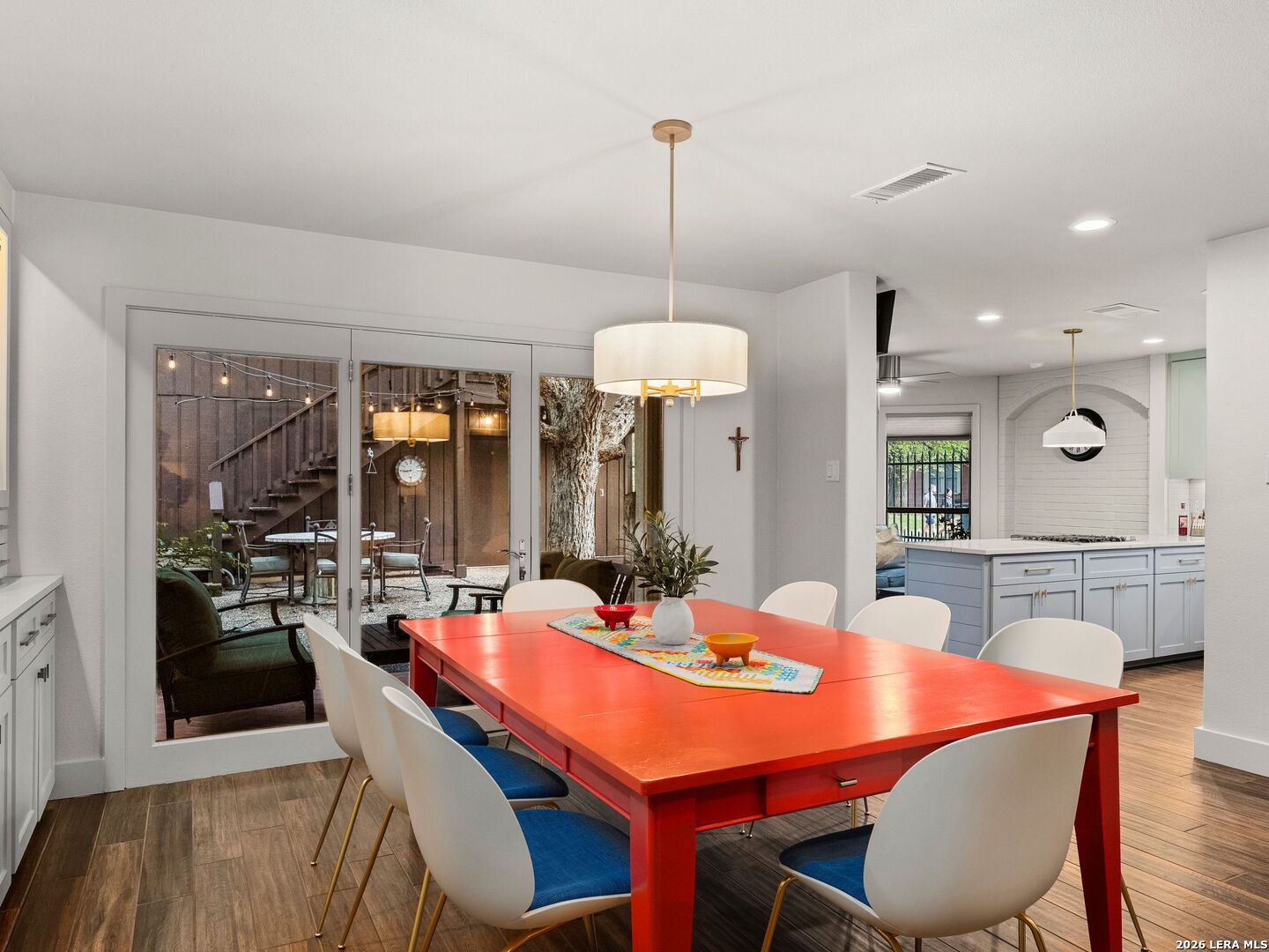 299 W Edgewater