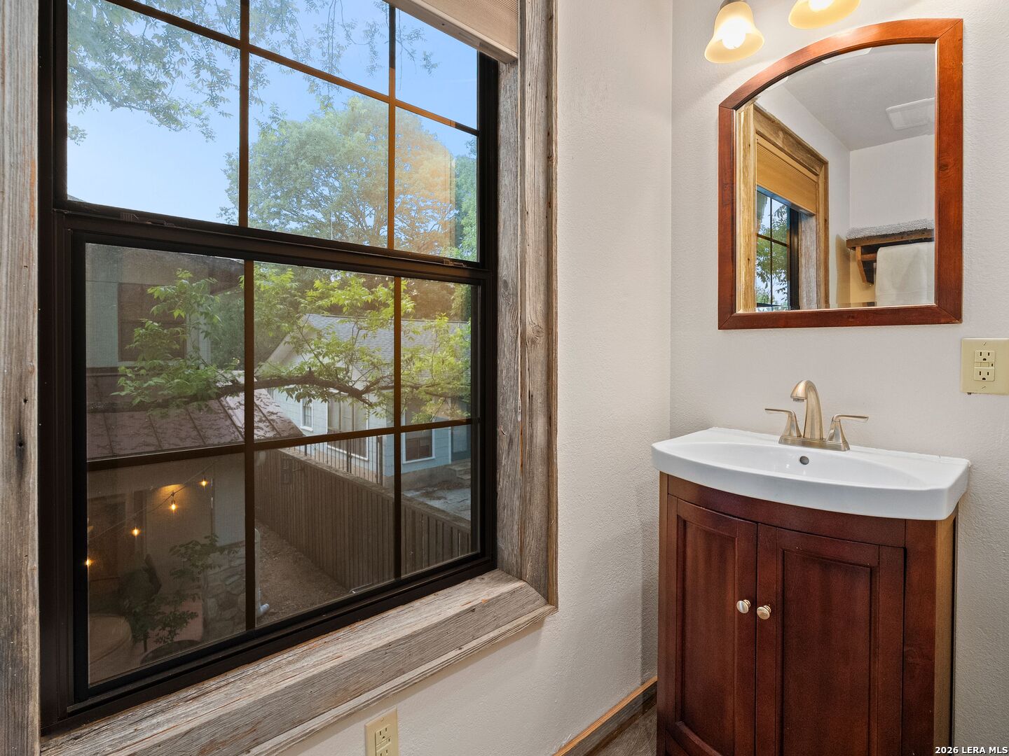 299 W Edgewater