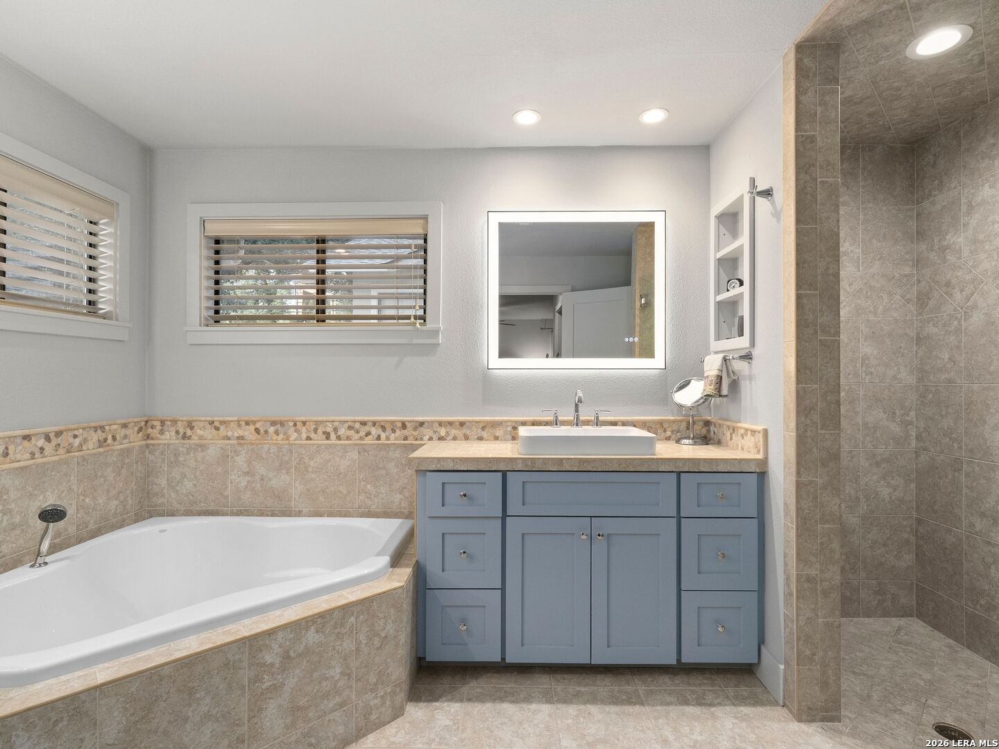 299 W Edgewater
