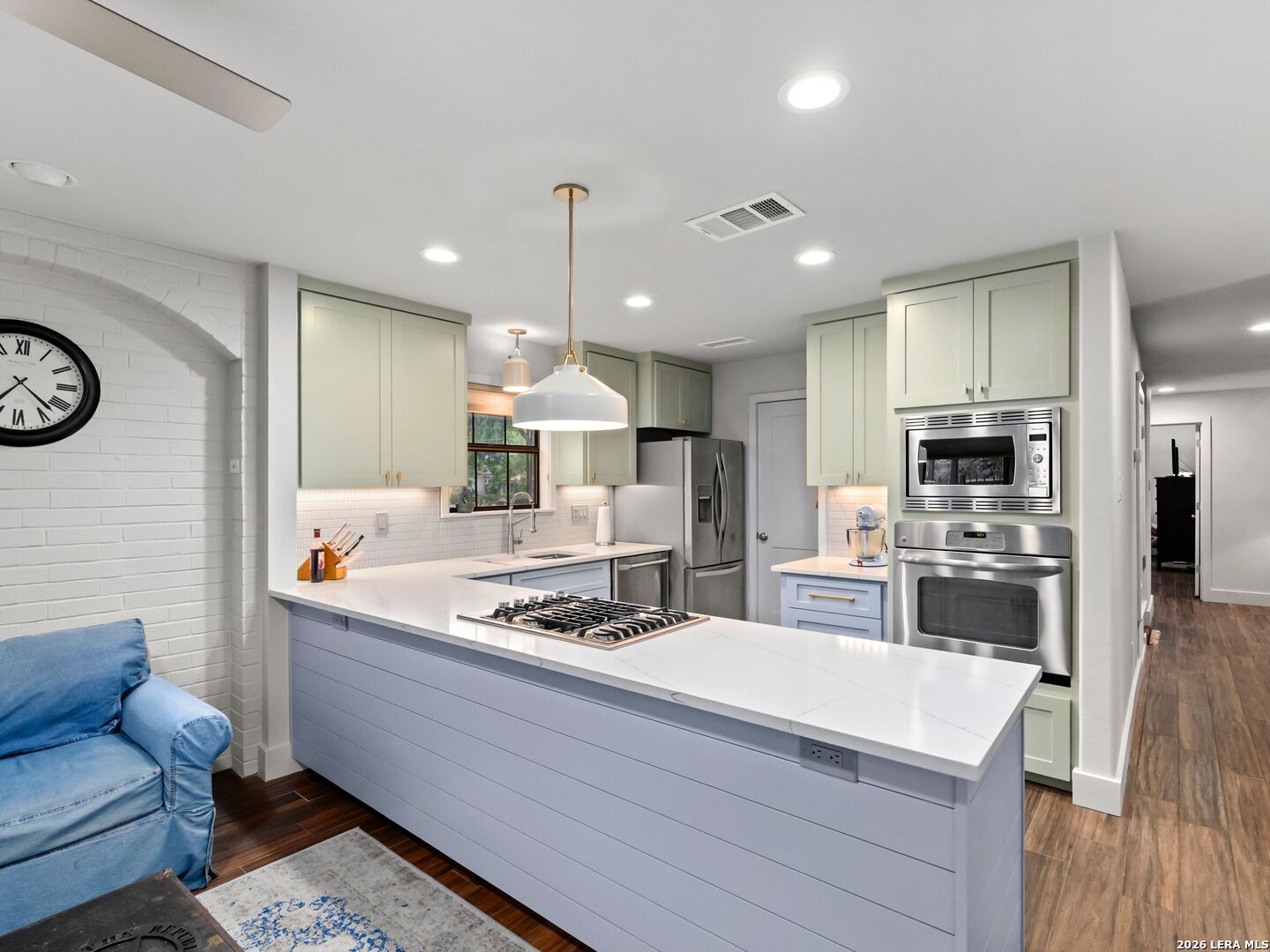 299 W Edgewater