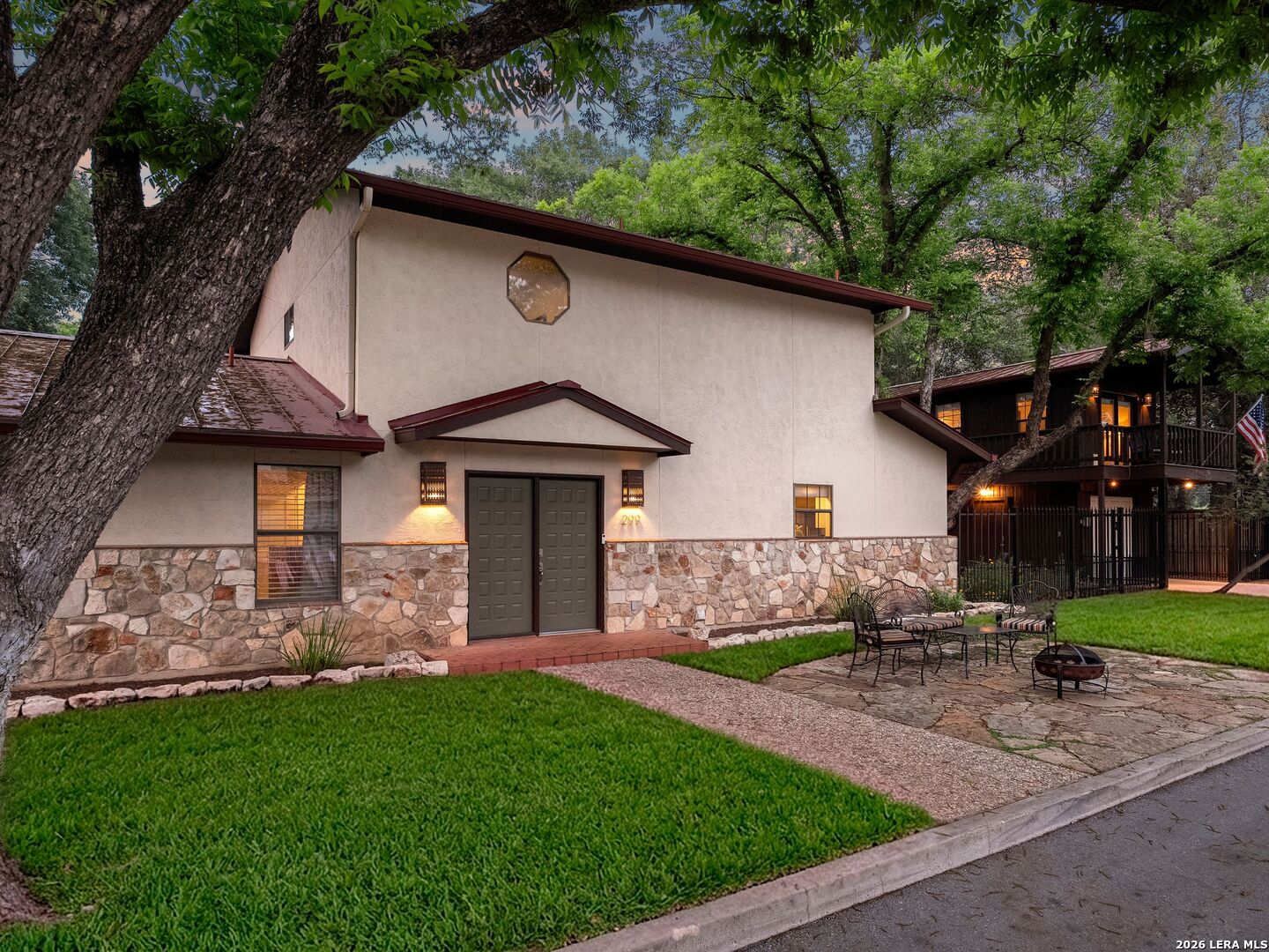 299 W Edgewater