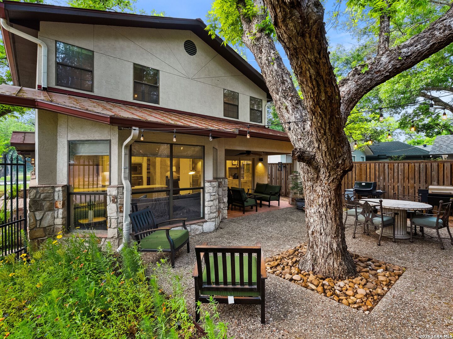 299 W Edgewater