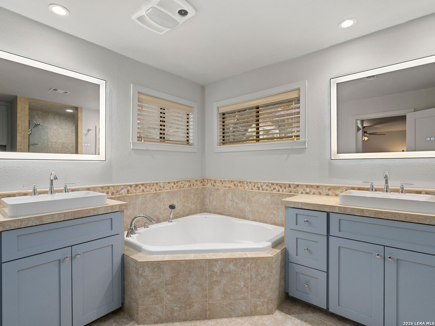 299 W Edgewater