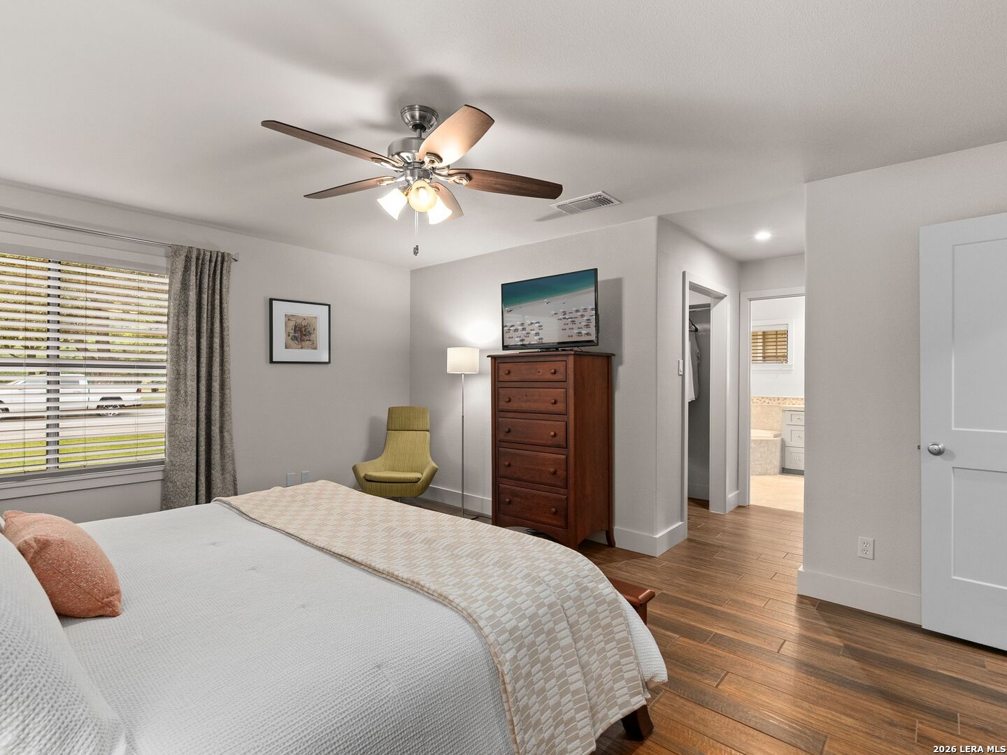 299 W Edgewater