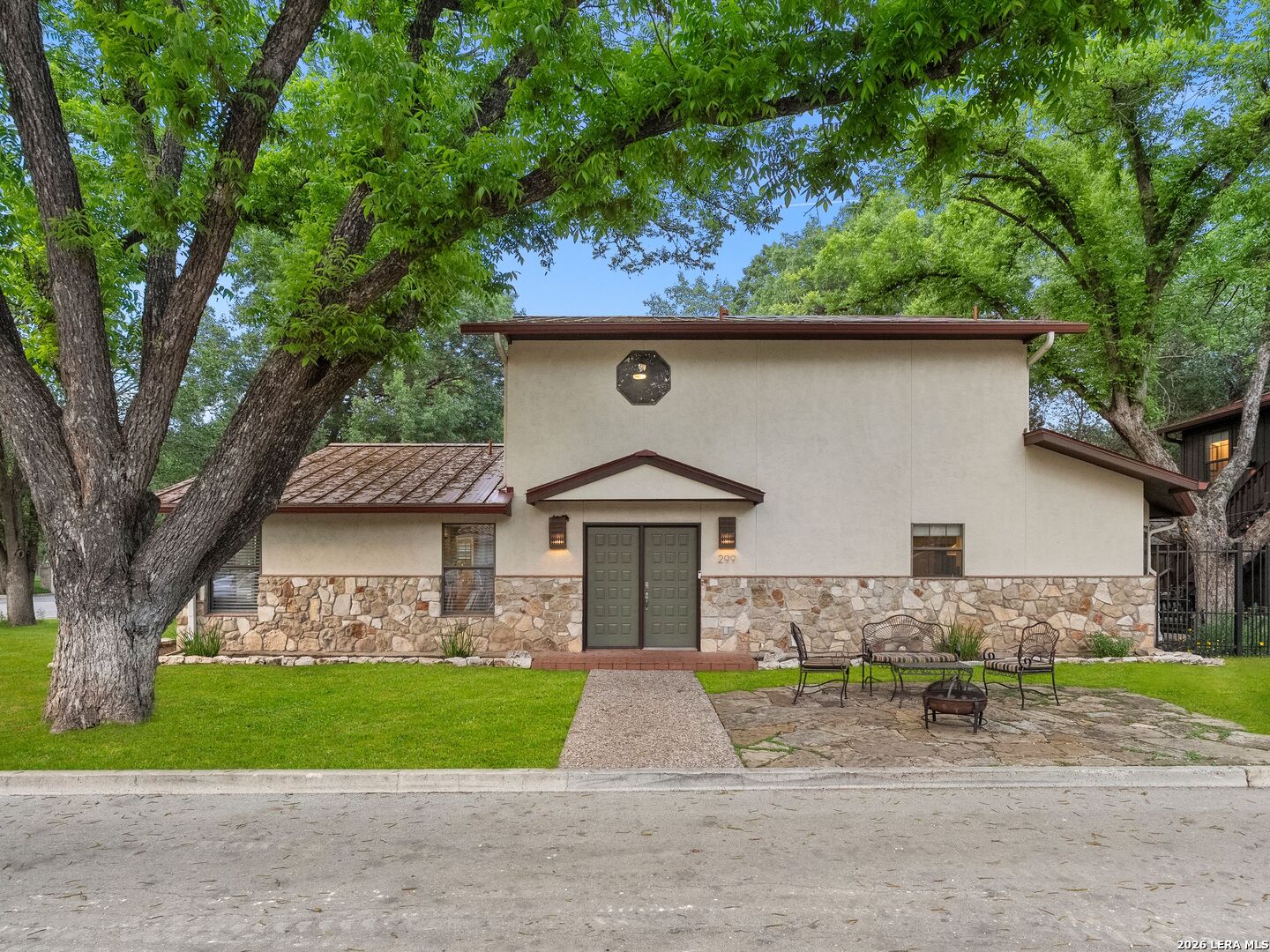 299 W Edgewater