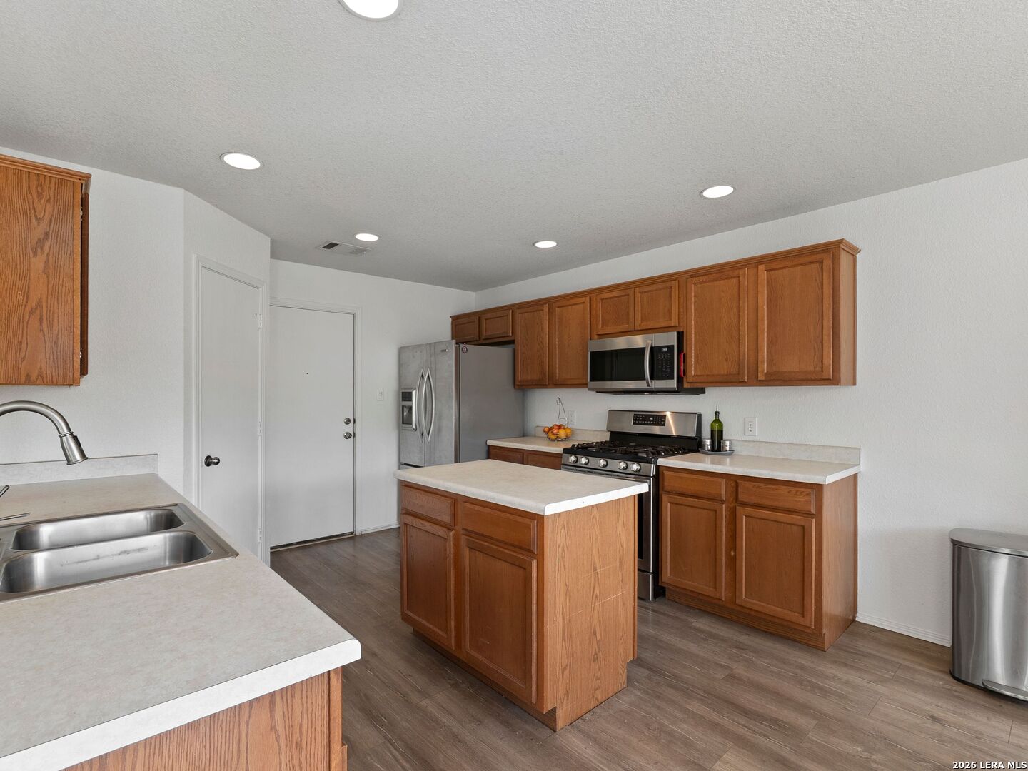 3406 Barksdale Dr