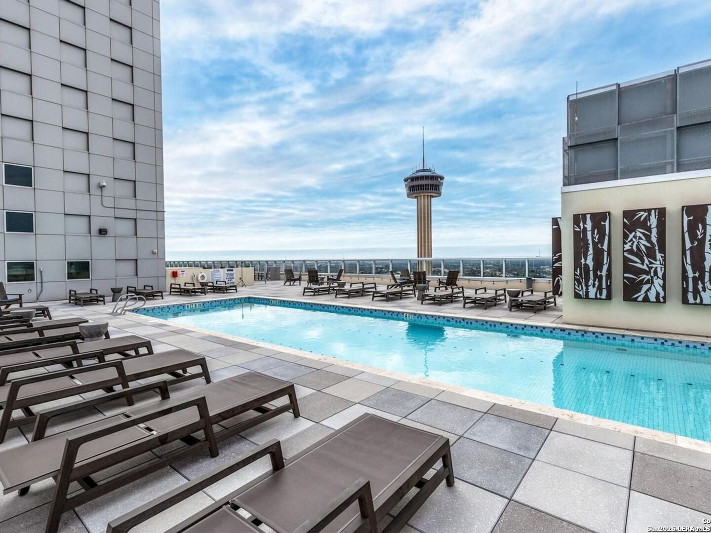 610 E MARKET ST 2904