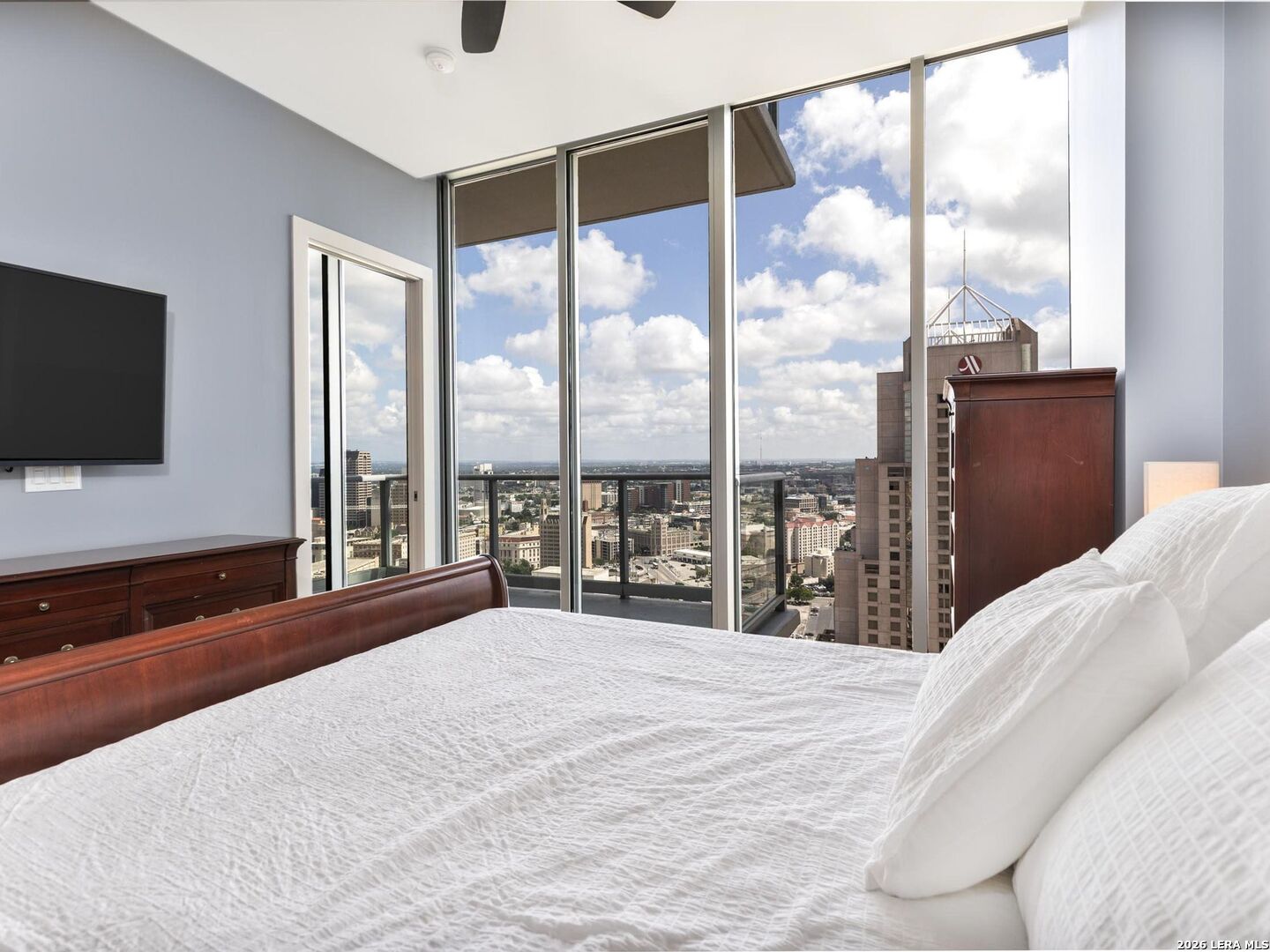 610 E MARKET ST 2904