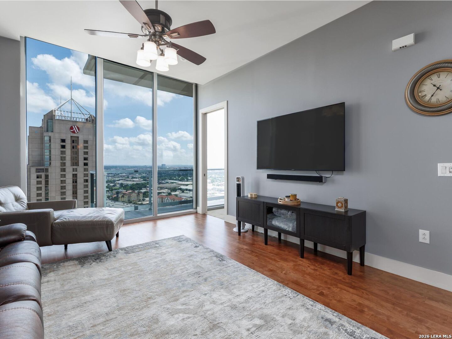 610 E MARKET ST 2904