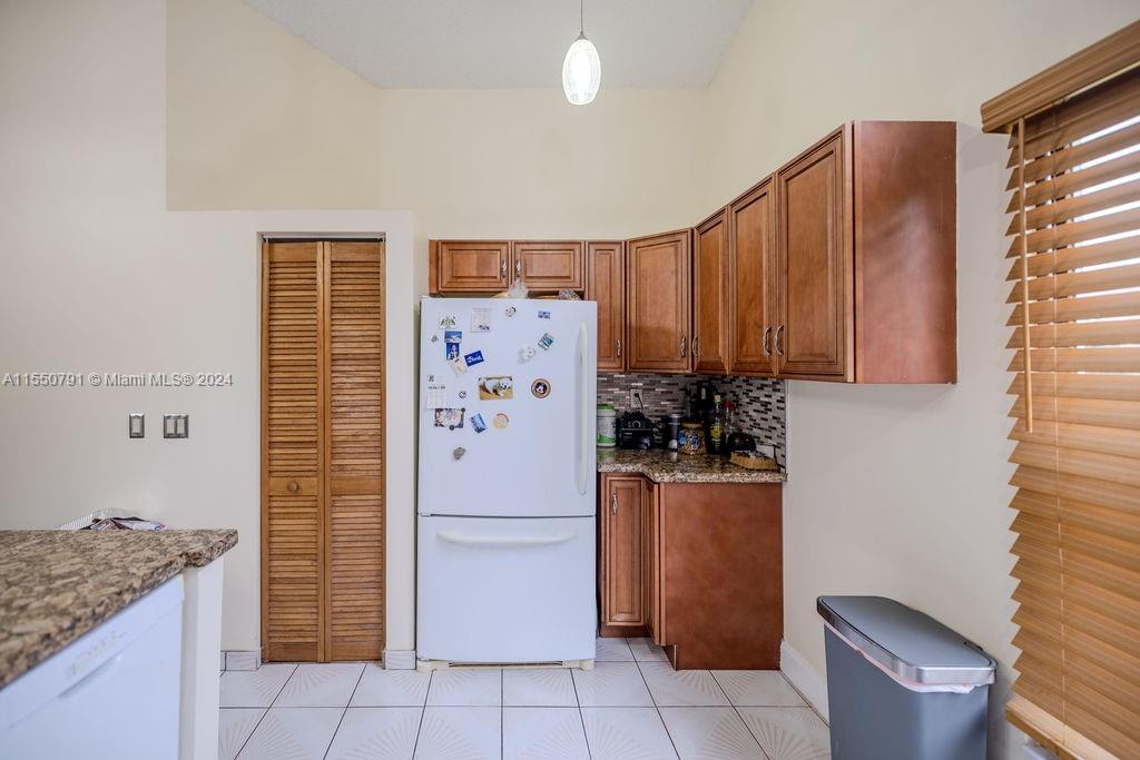 7433 SW 12th Ct