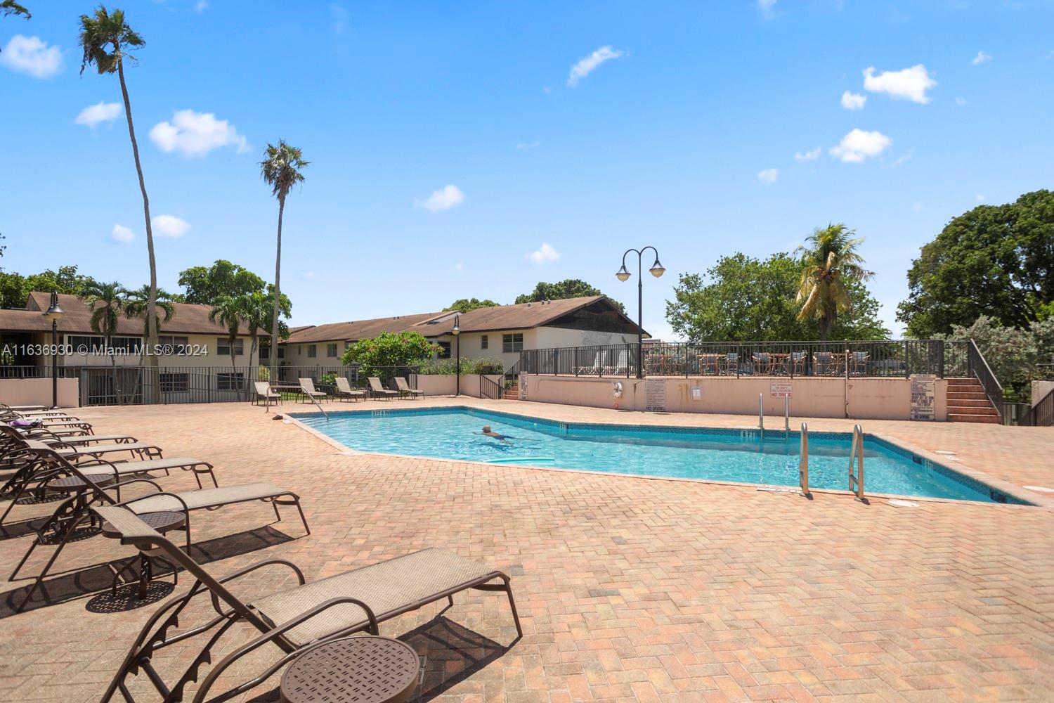 112 E Laurel # 802