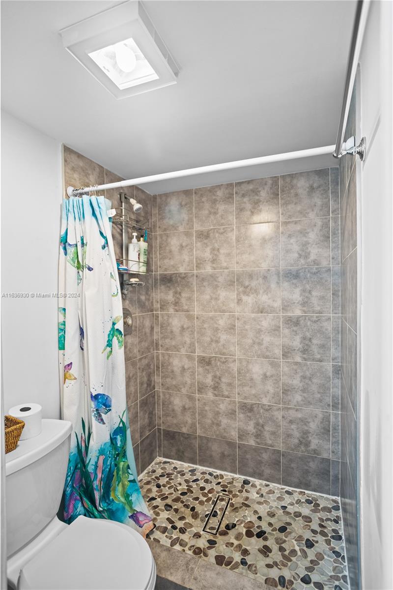 112 E Laurel # 802