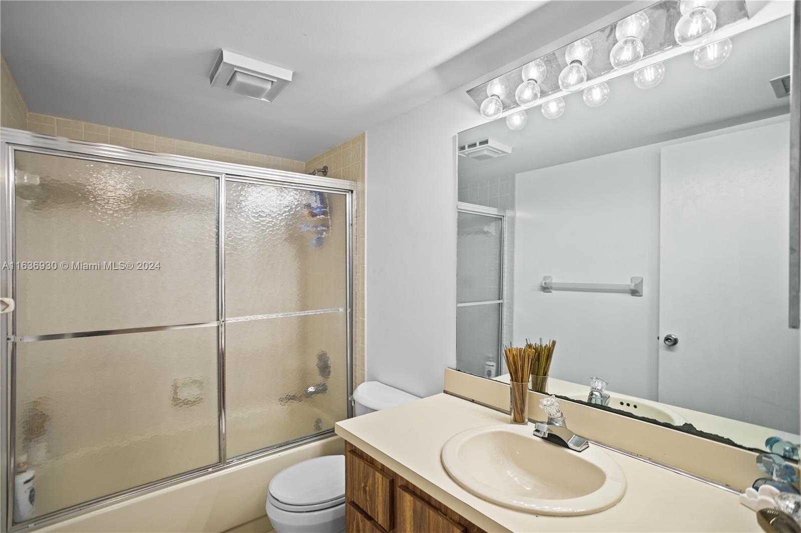112 E Laurel # 802