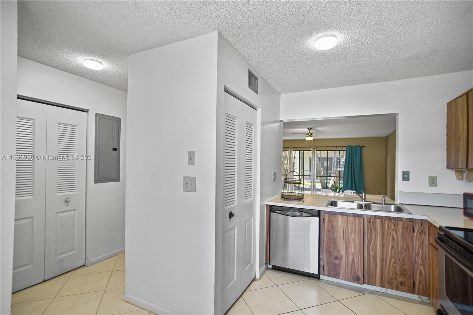 112 E Laurel # 802