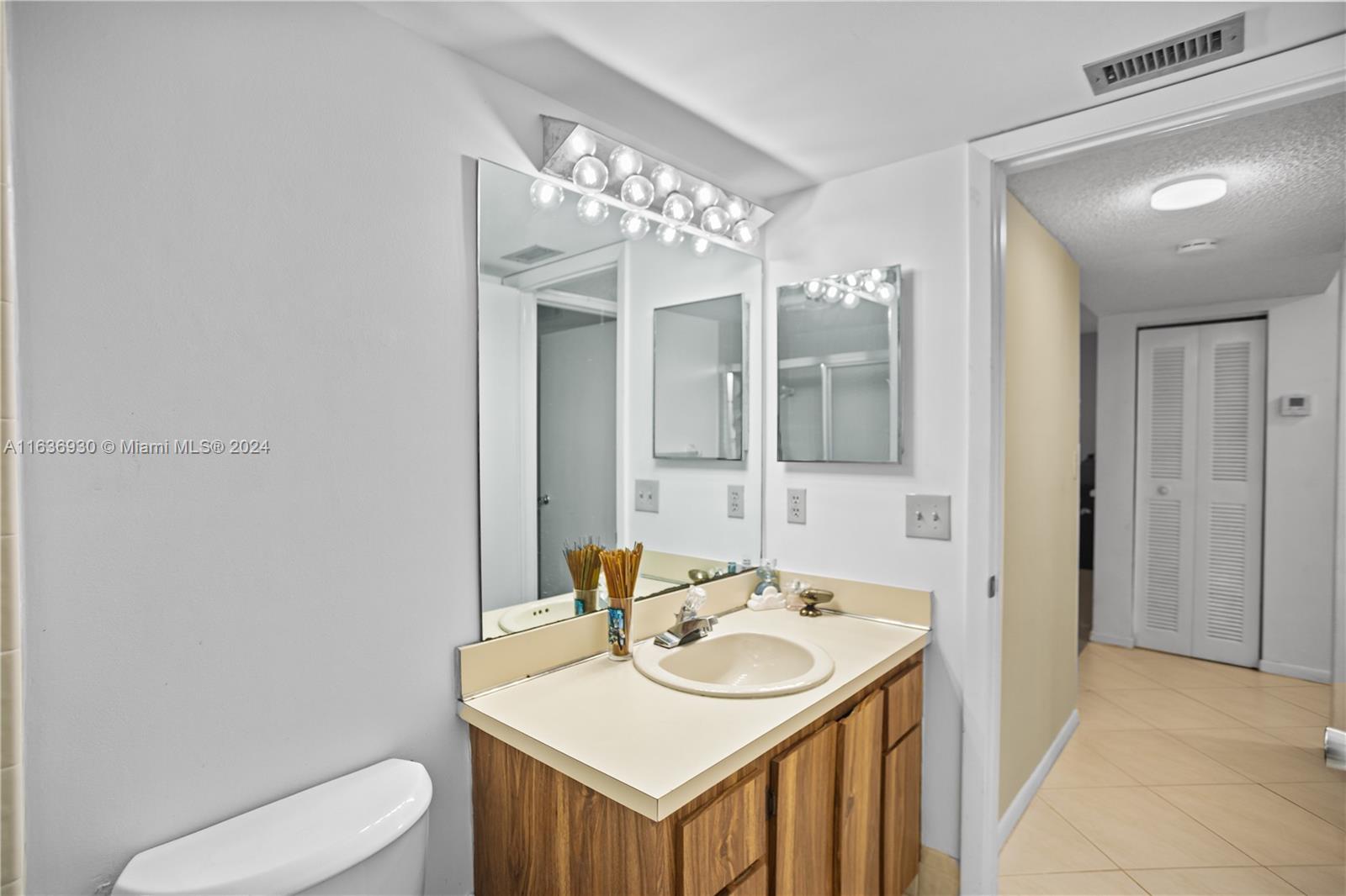 112 E Laurel # 802