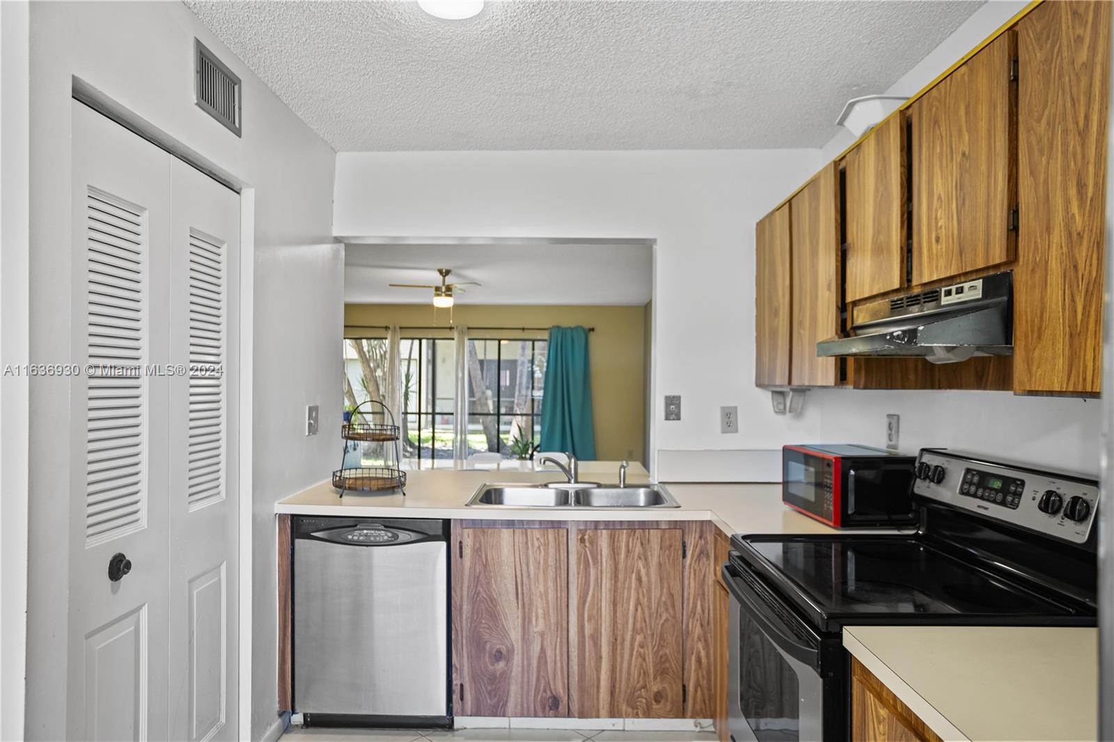 112 E Laurel # 802
