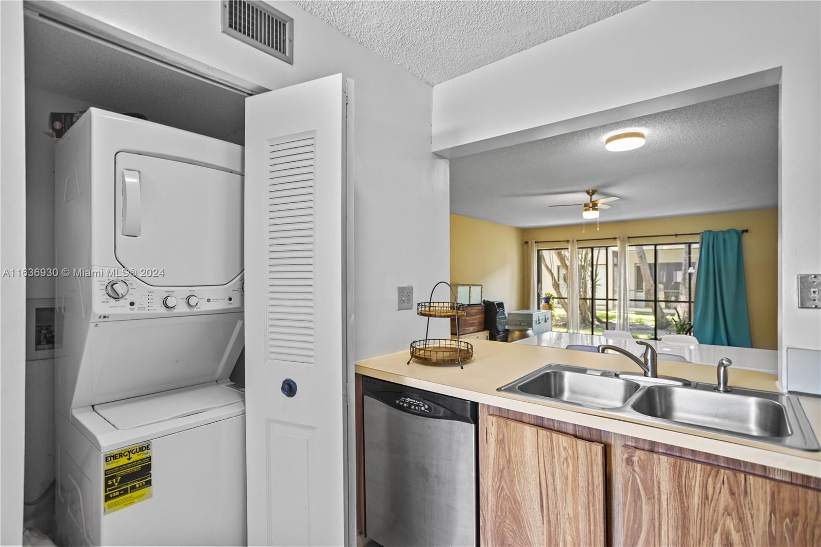 112 E Laurel # 802