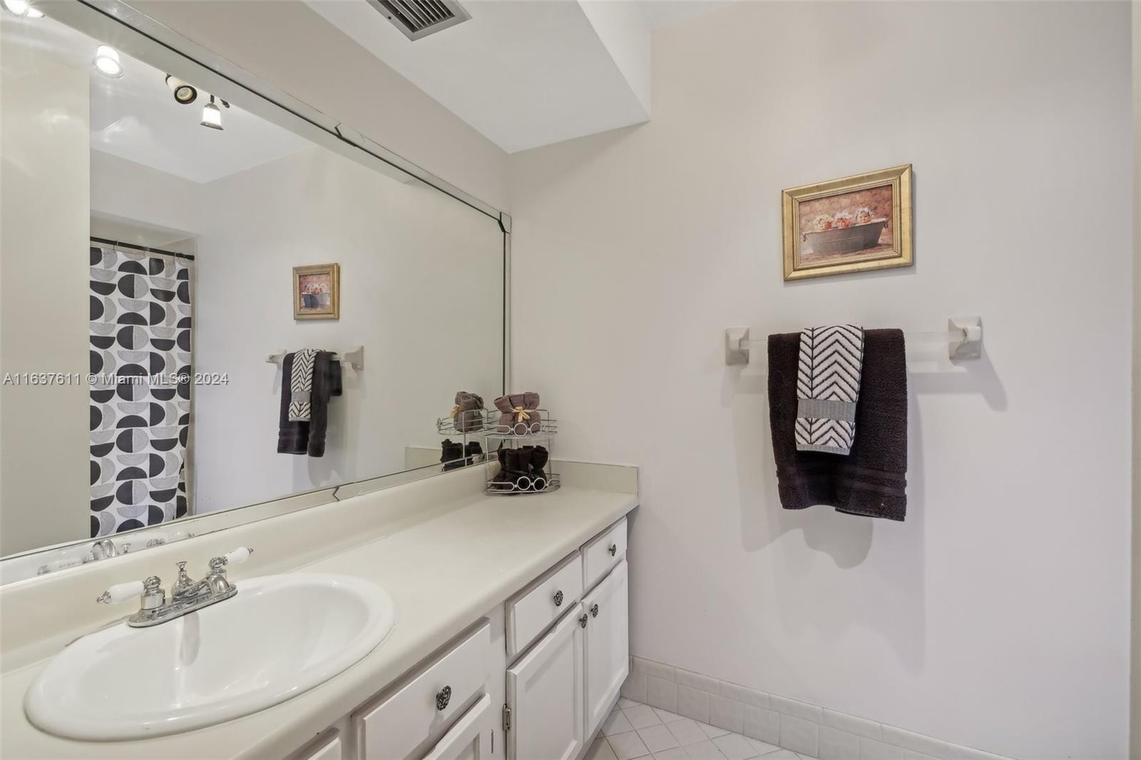 464 N Laurel Dr # 2007