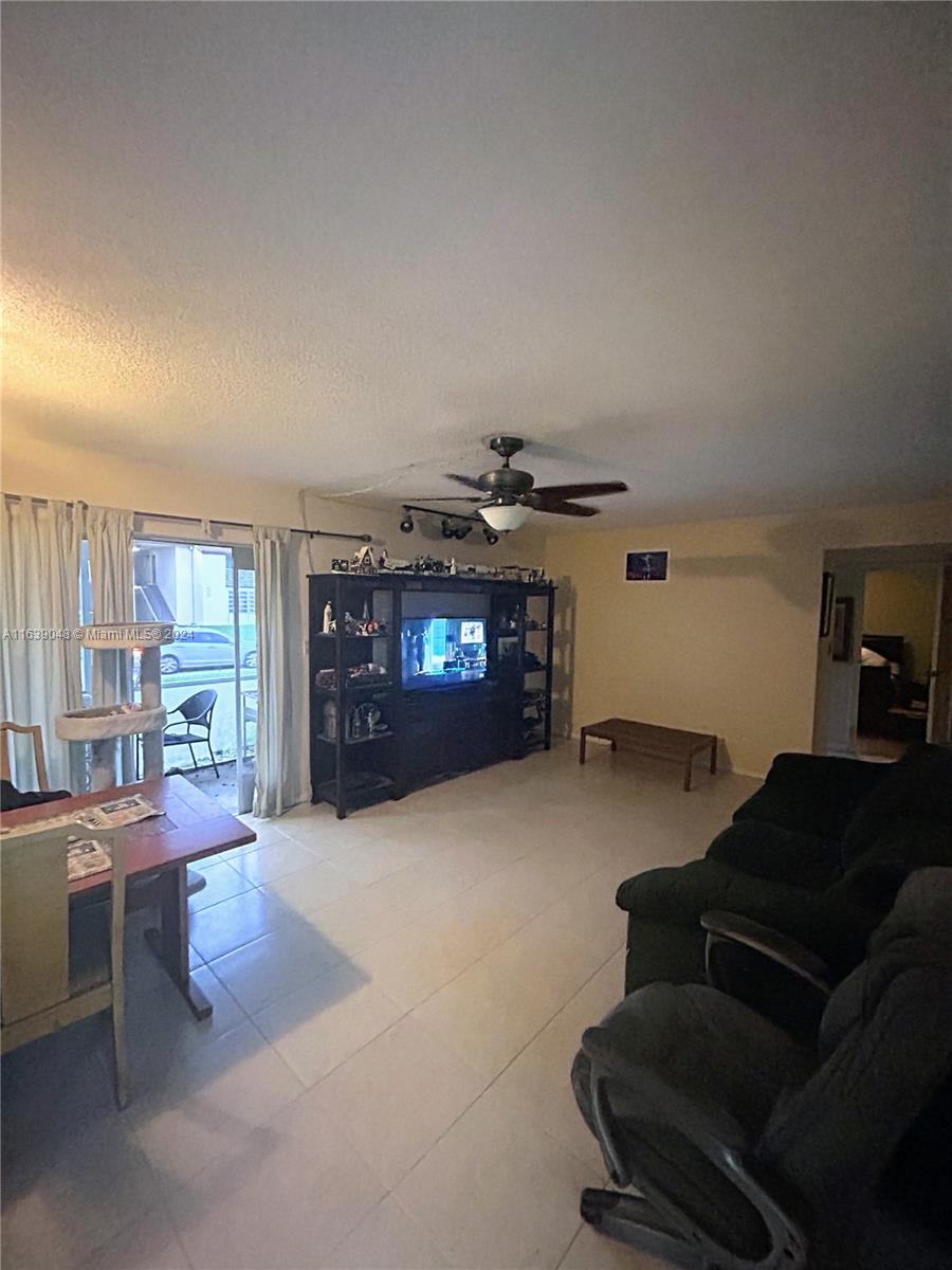 380 E Laurel Dr. # D Unit: 3 D
