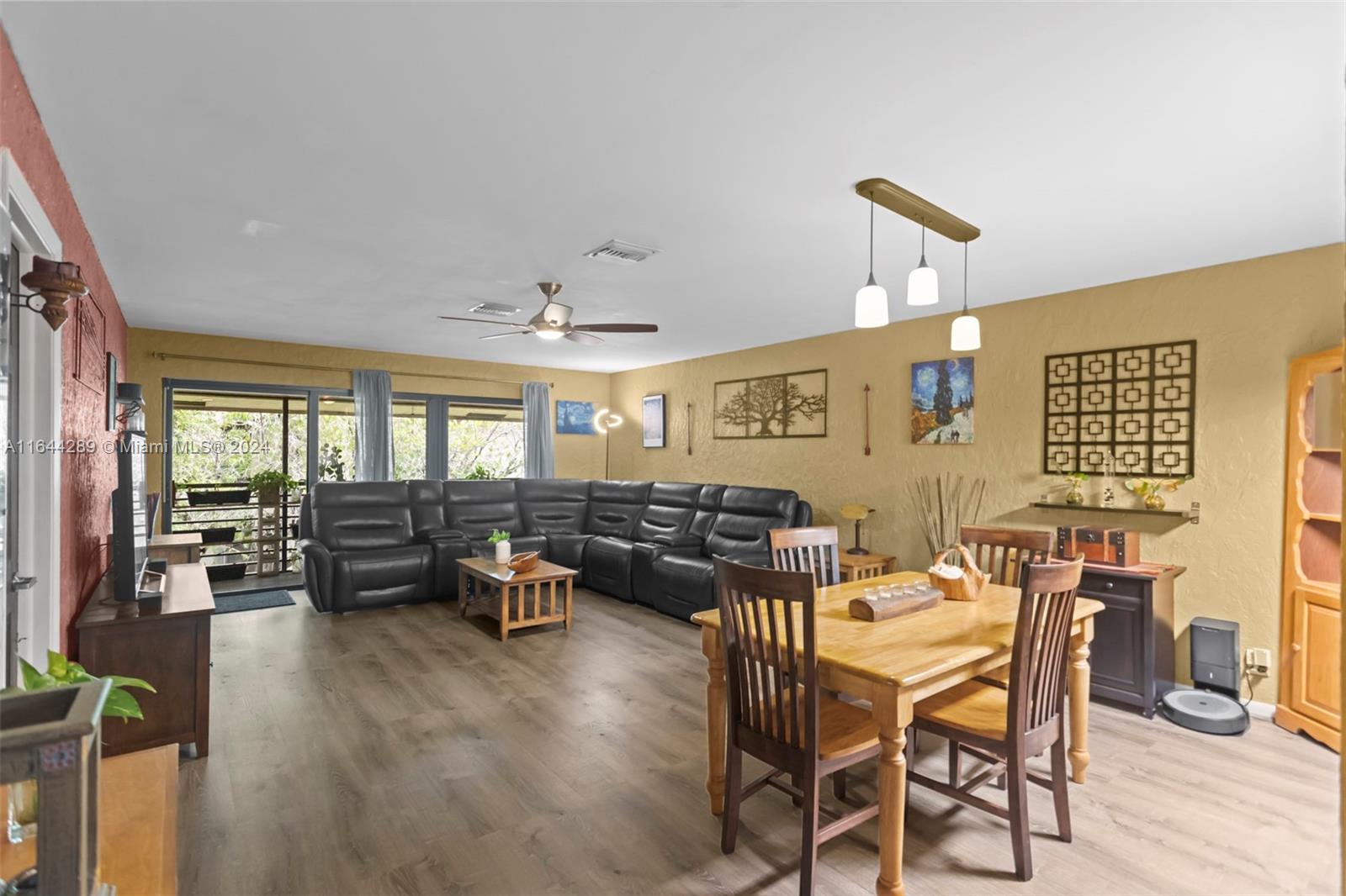 216 W Laurel Dr. # 1307