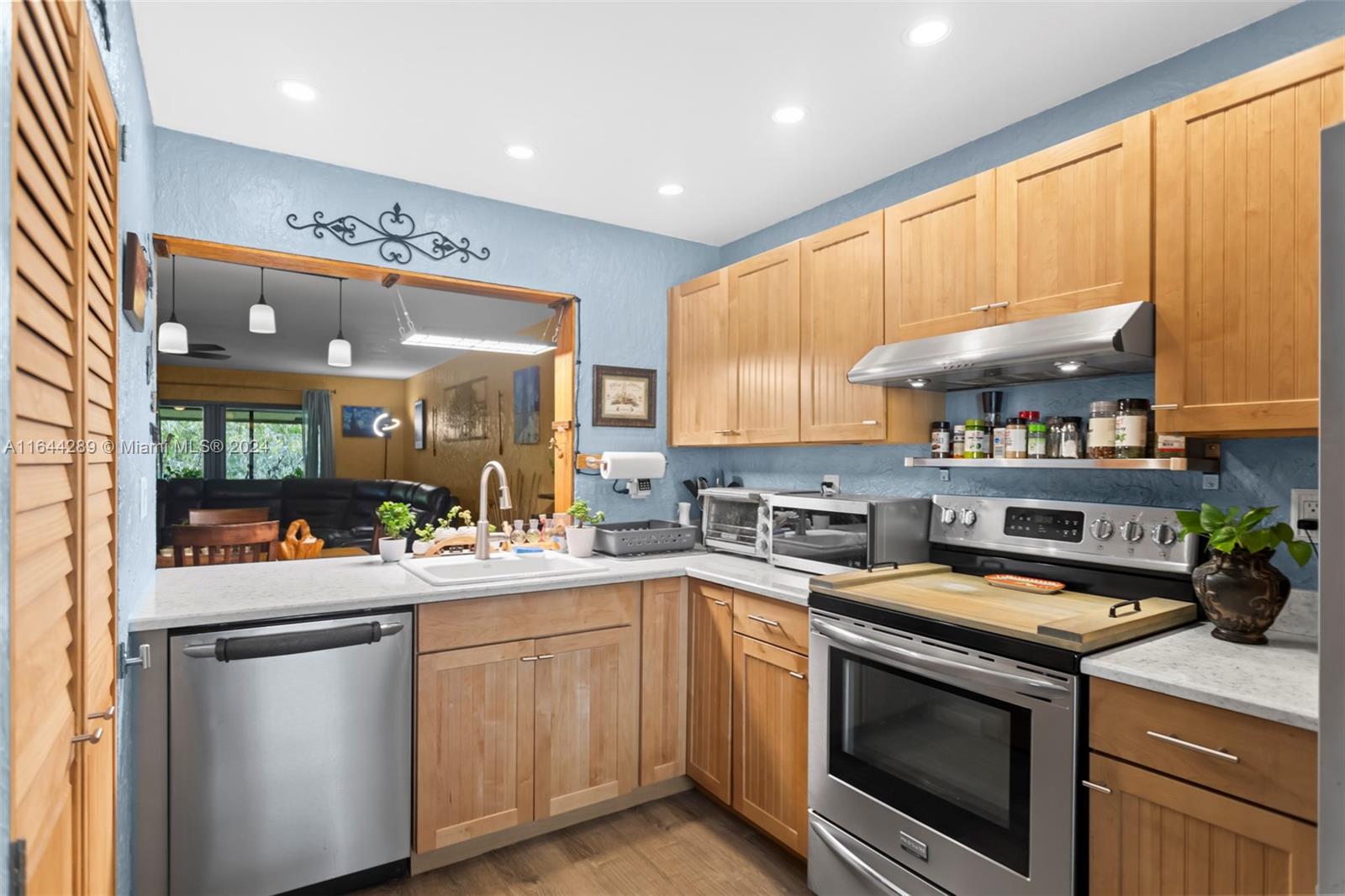 216 W Laurel Dr. # 1307