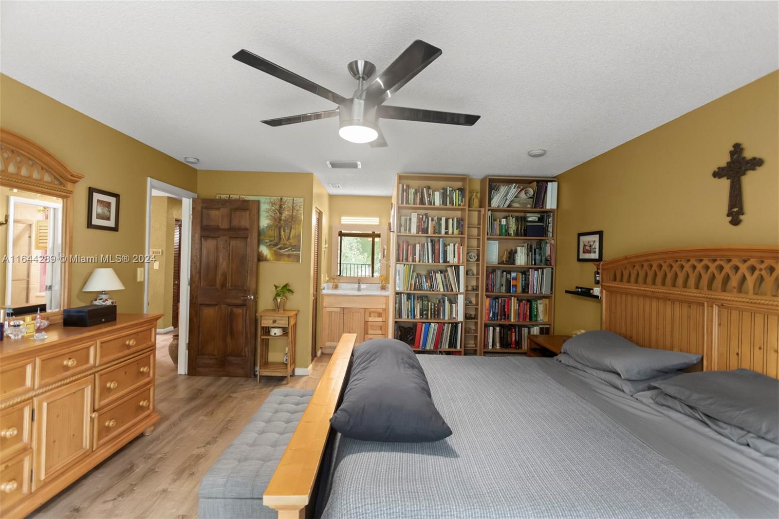 216 W Laurel Dr. # 1307