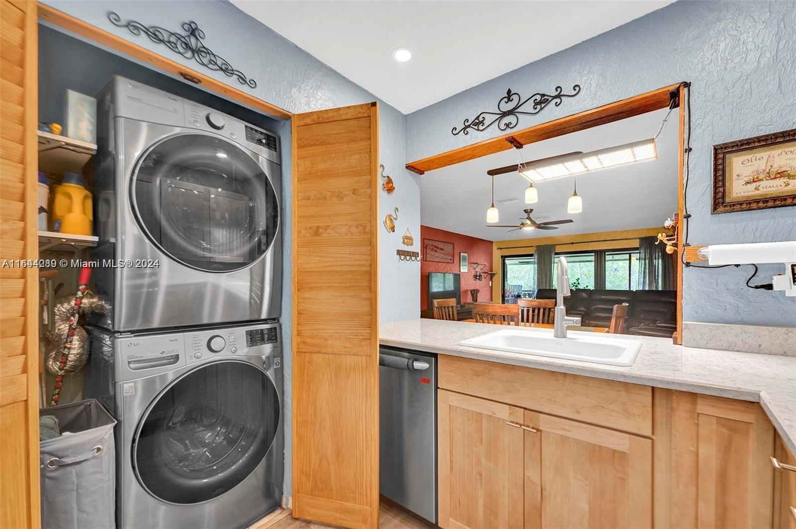 216 W Laurel Dr. # 1307