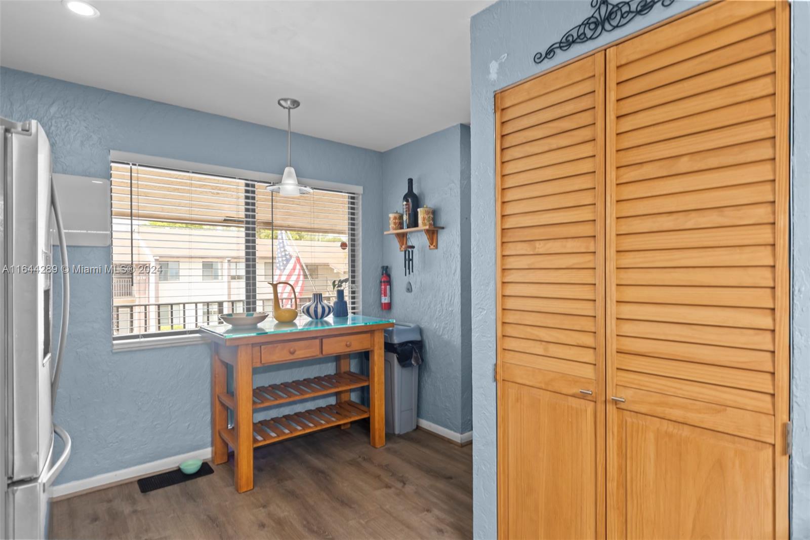 216 W Laurel Dr. # 1307