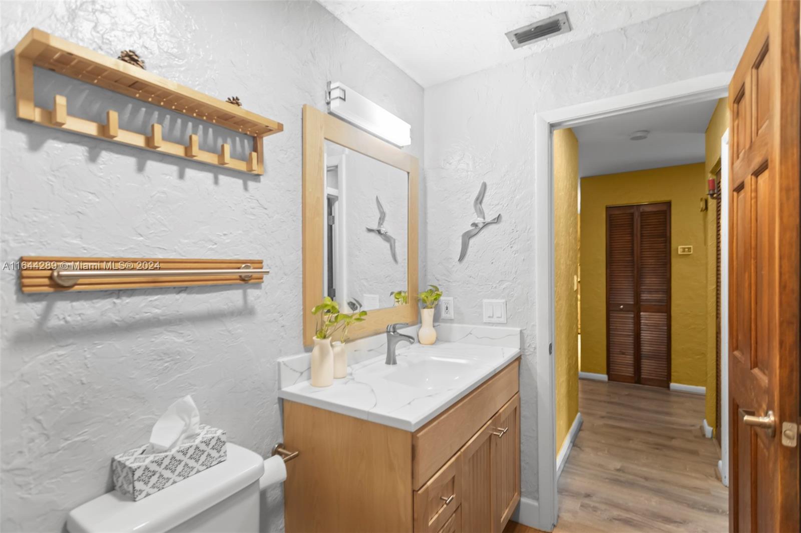 216 W Laurel Dr. # 1307