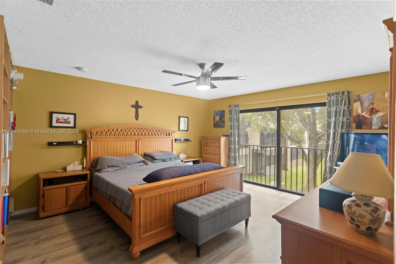 216 W Laurel Dr. # 1307