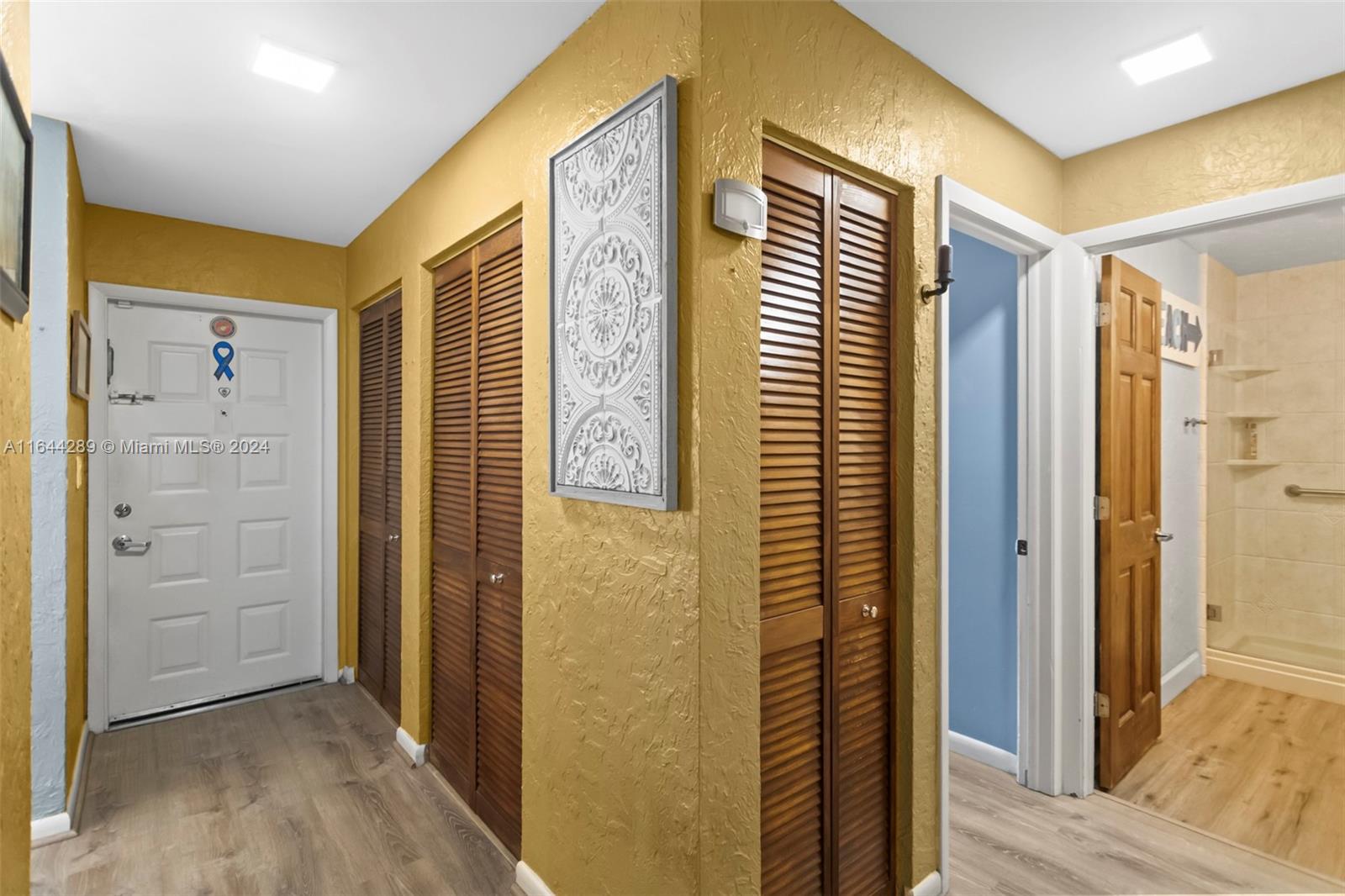 216 W Laurel Dr. # 1307