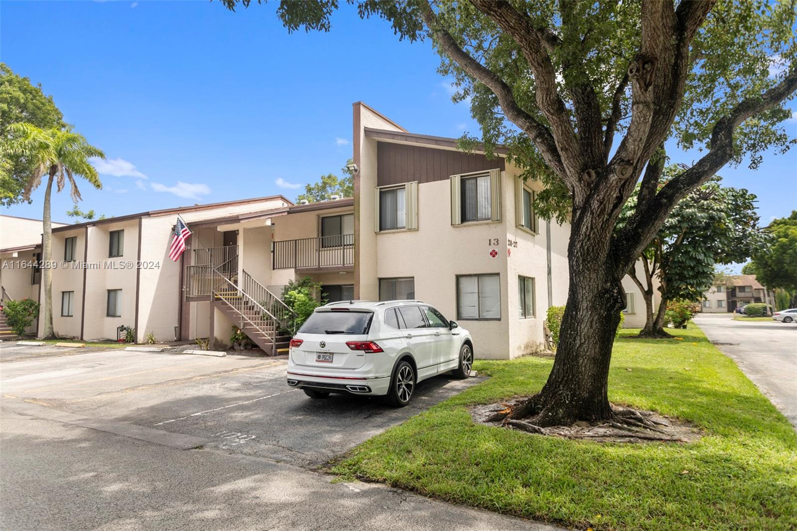 216 W Laurel Dr. # 1307