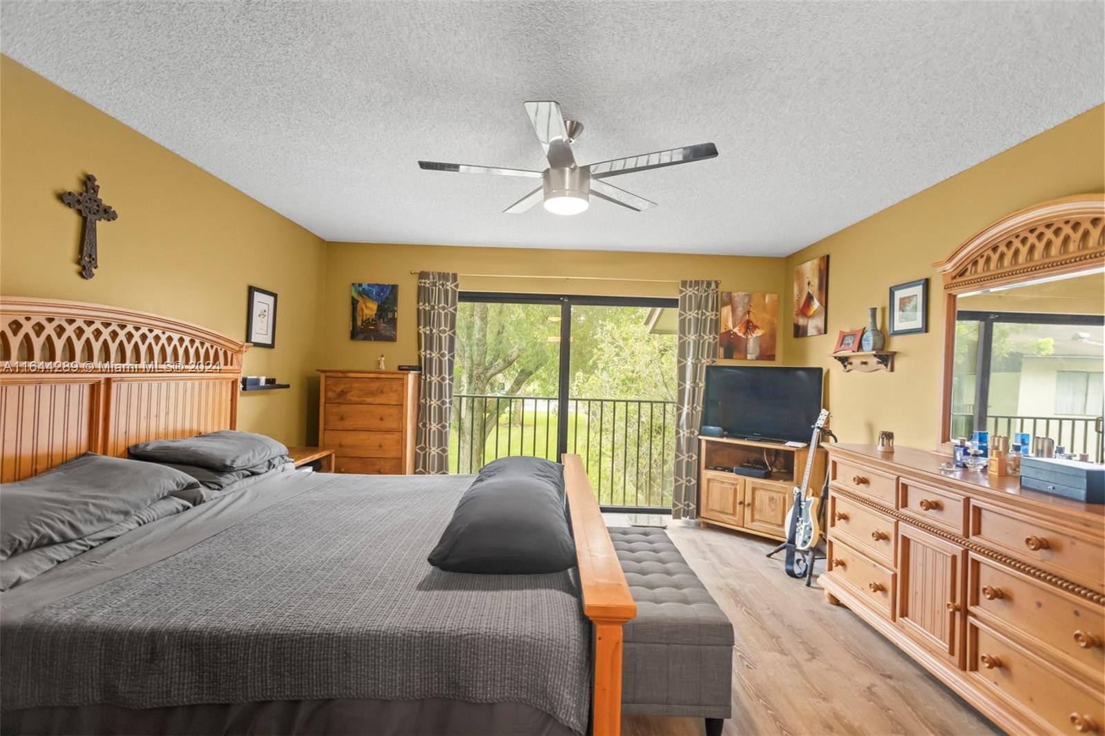 216 W Laurel Dr. # 1307