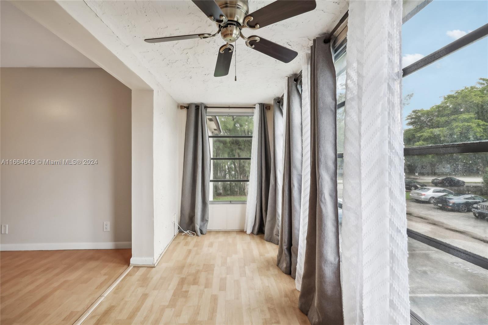 462 N Laurel Dr # 2005