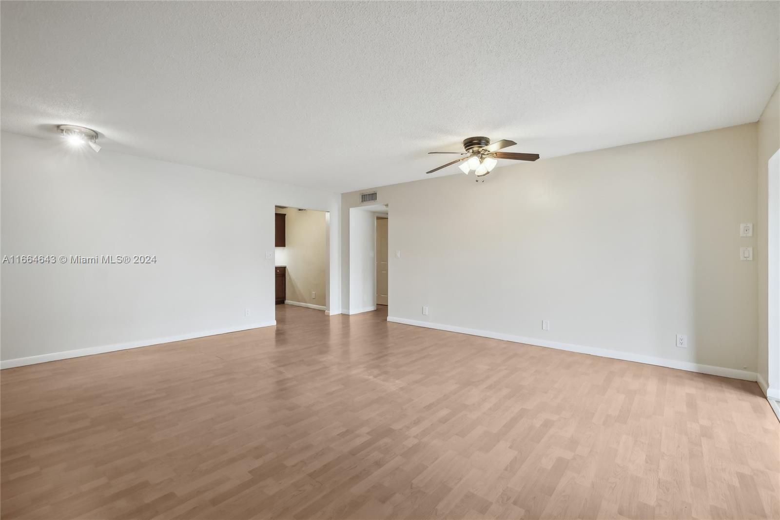 462 N Laurel Dr # 2005