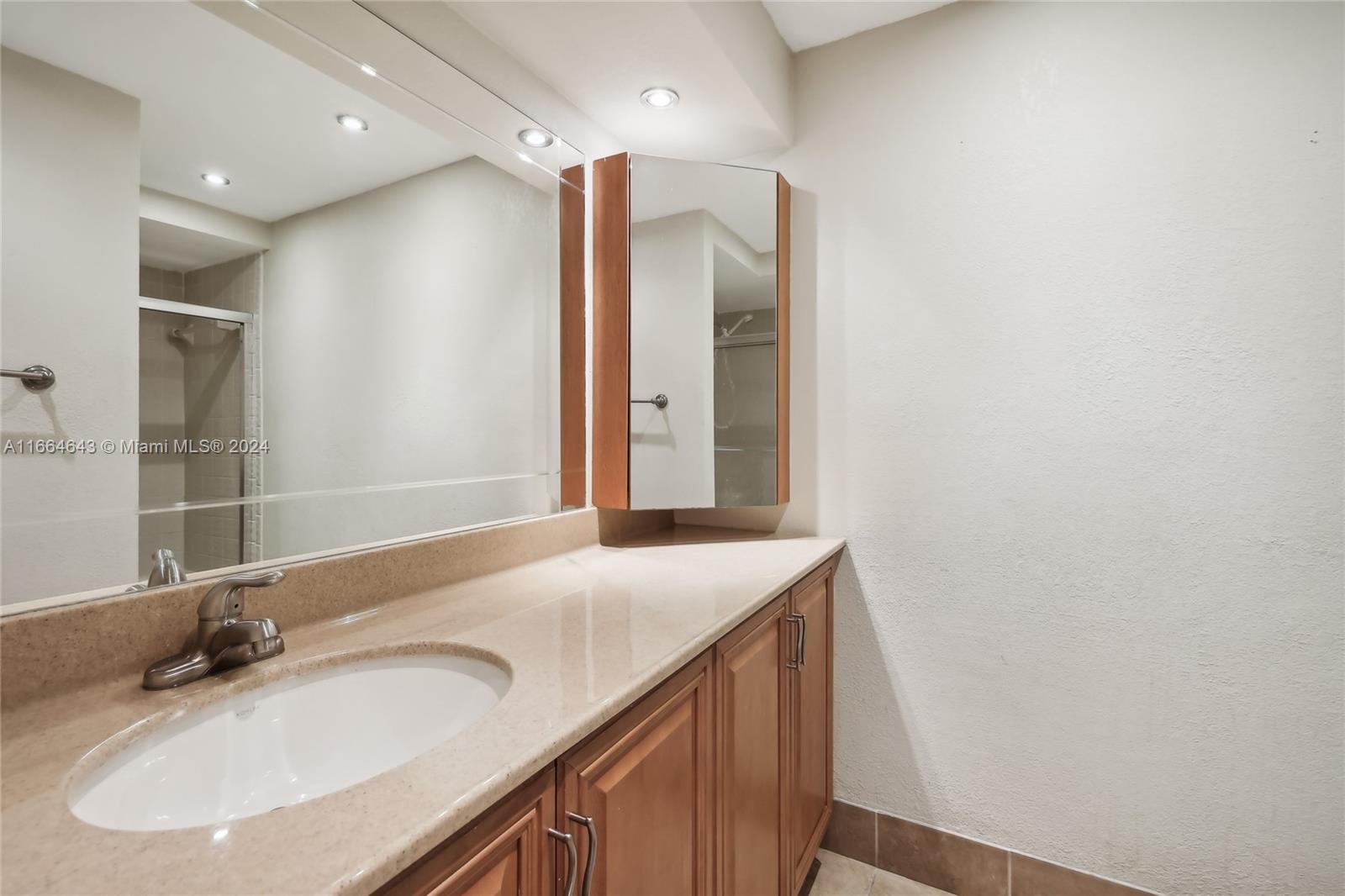 462 N Laurel Dr # 2005