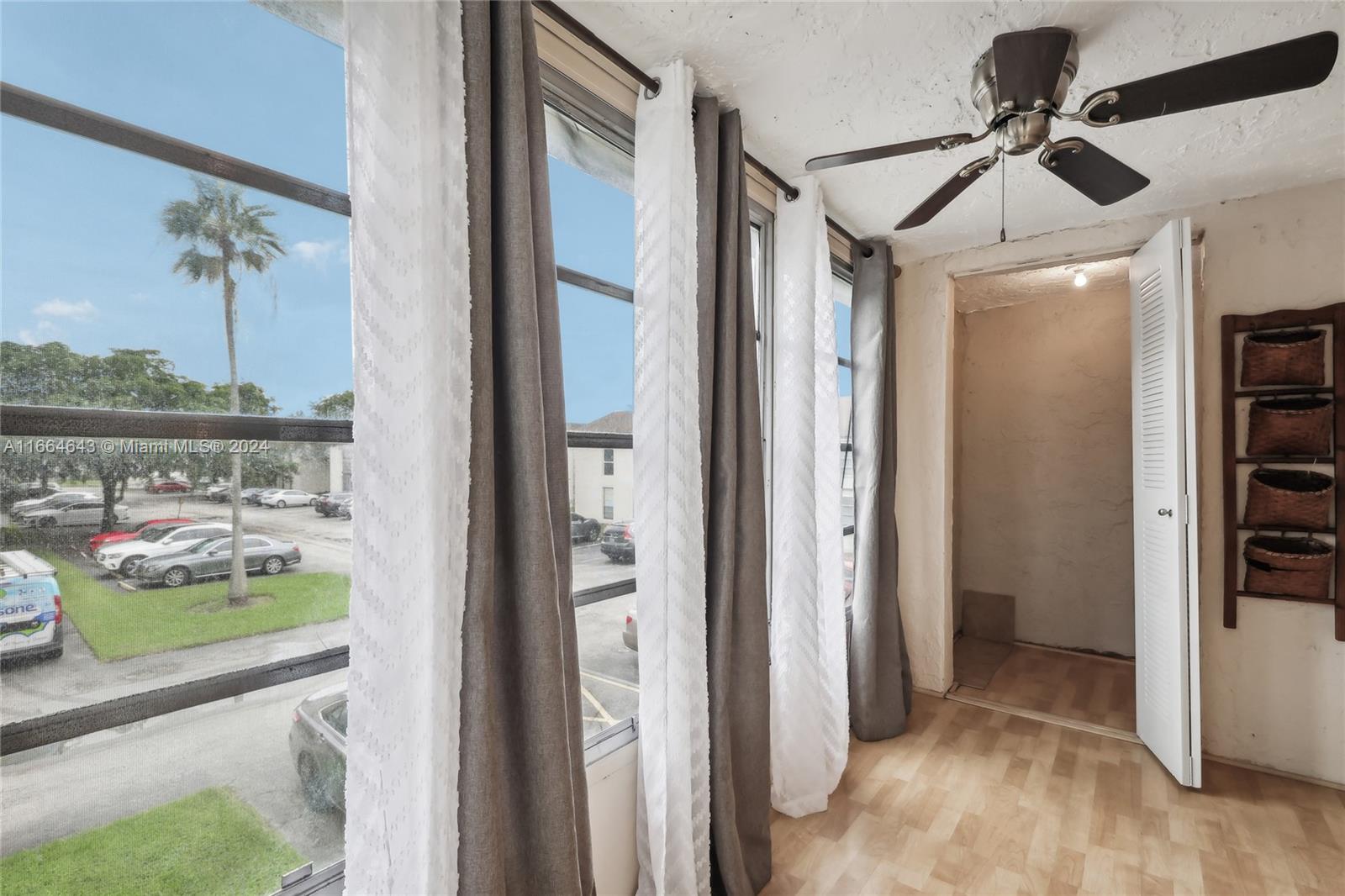 462 N Laurel Dr # 2005
