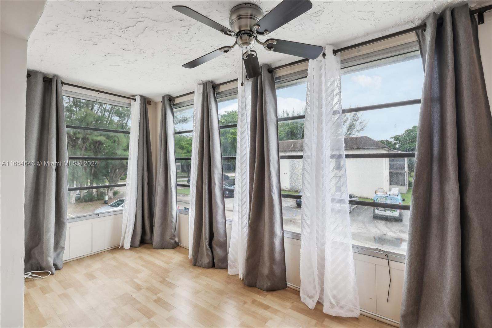 462 N Laurel Dr # 2005