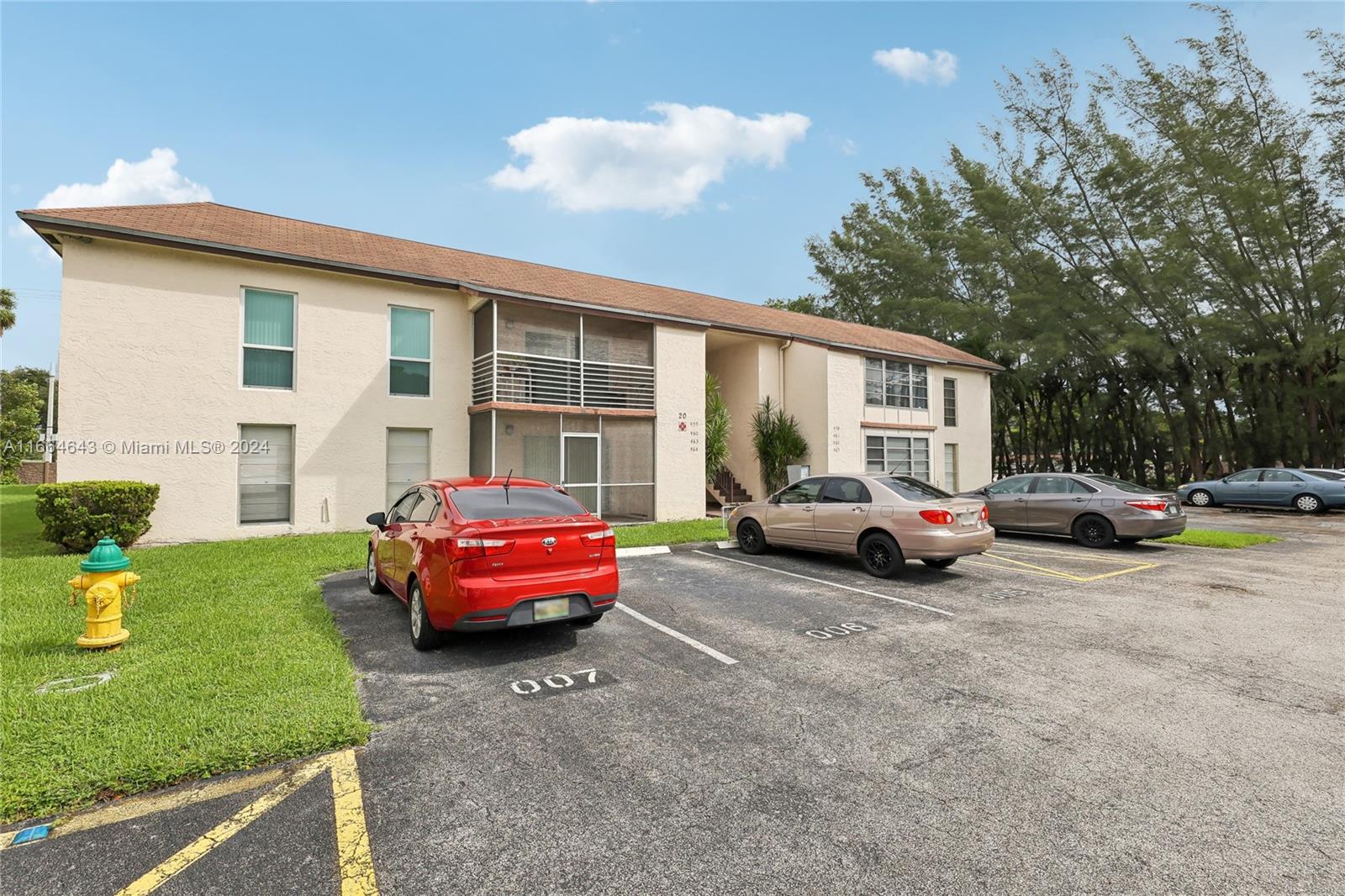 462 N Laurel Dr # 2005