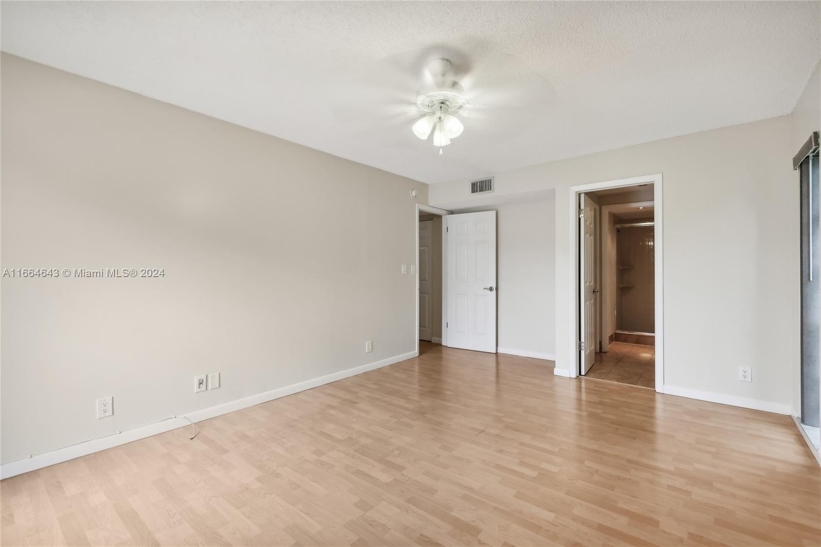 462 N Laurel Dr # 2005