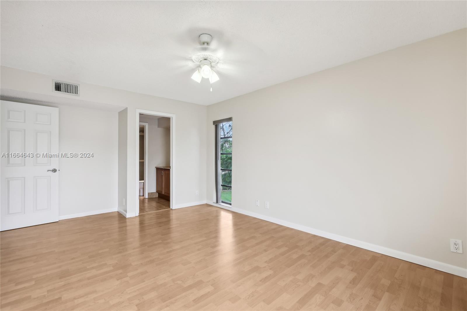 462 N Laurel Dr # 2005