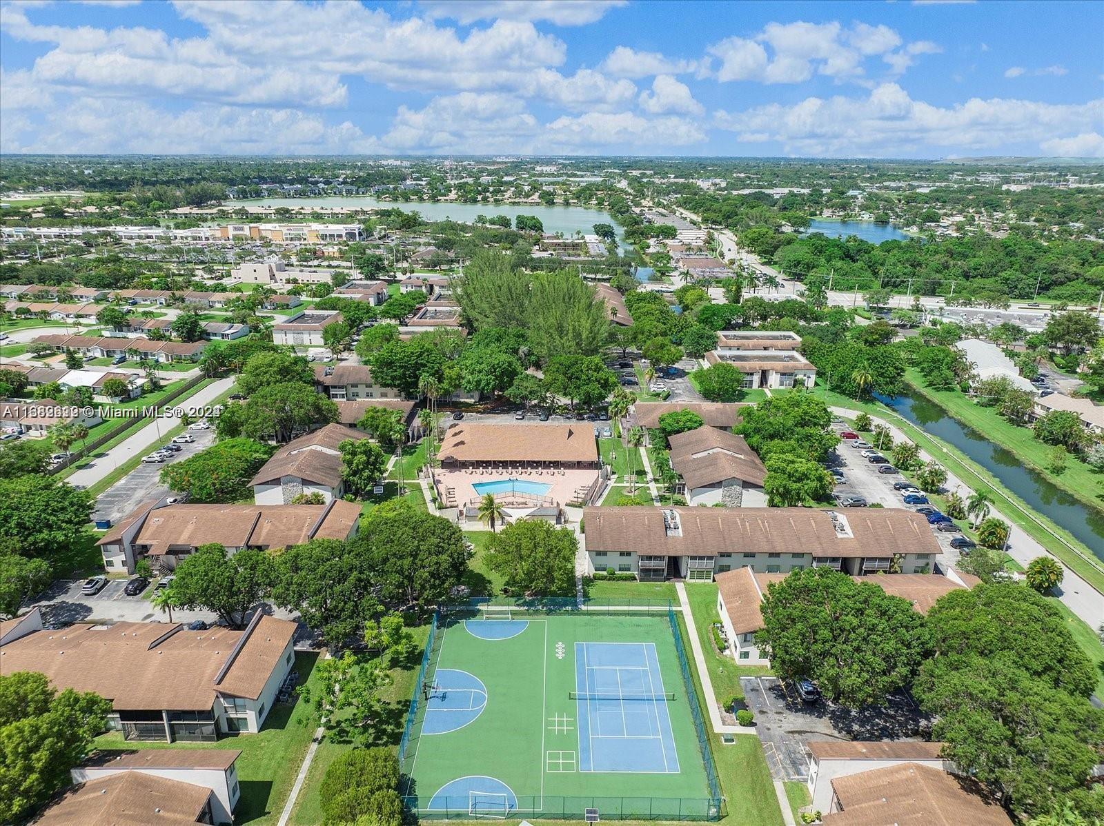 312 W Laurel Dr # 1403