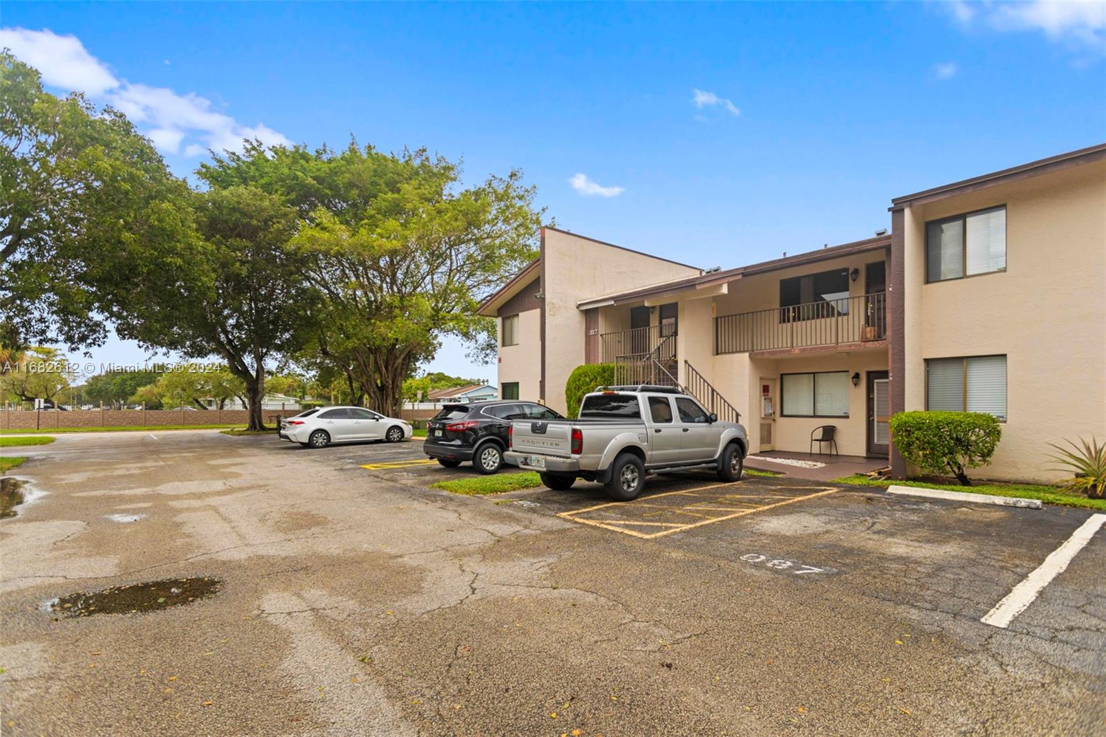312 W Laurel Dr # 1403