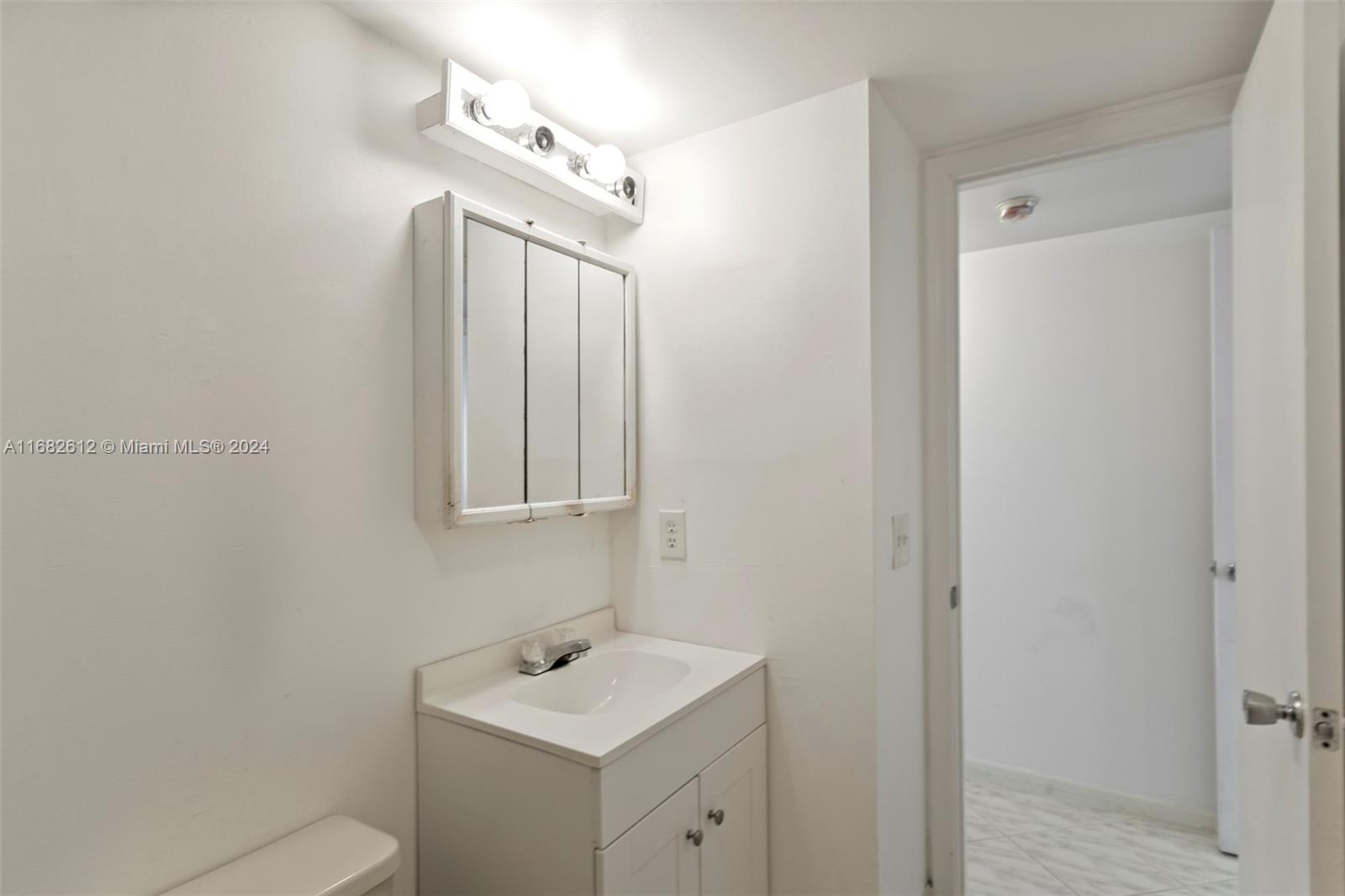 312 W Laurel Dr # 1403