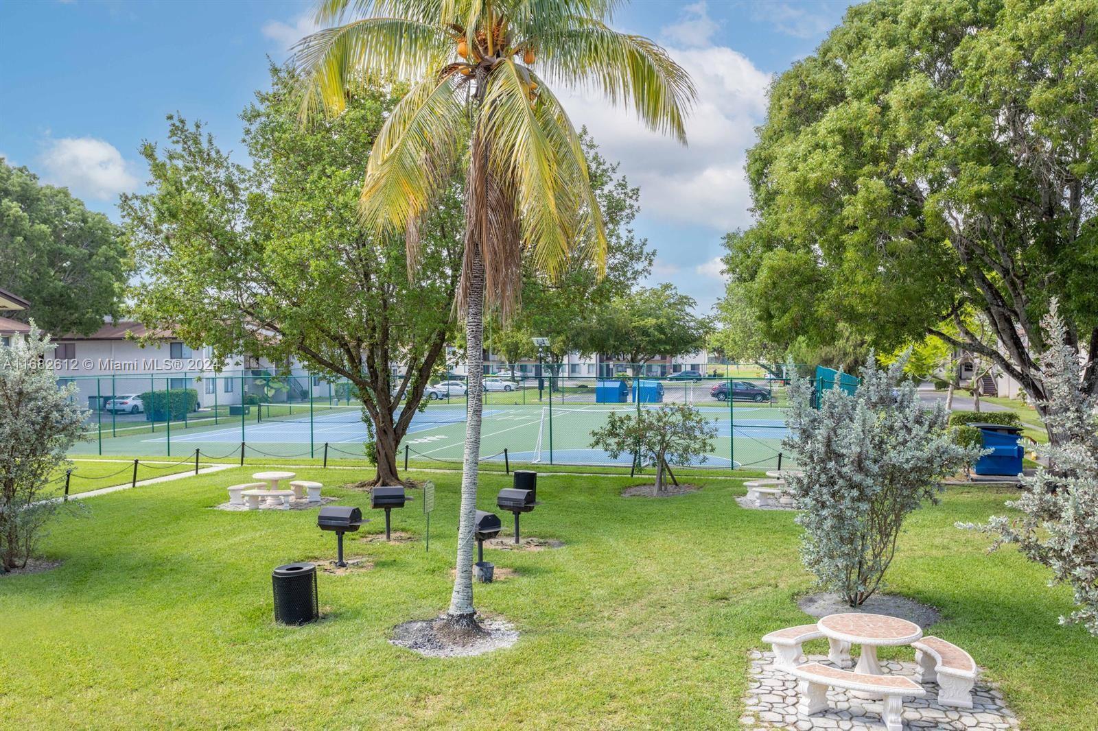 312 W Laurel Dr # 1403
