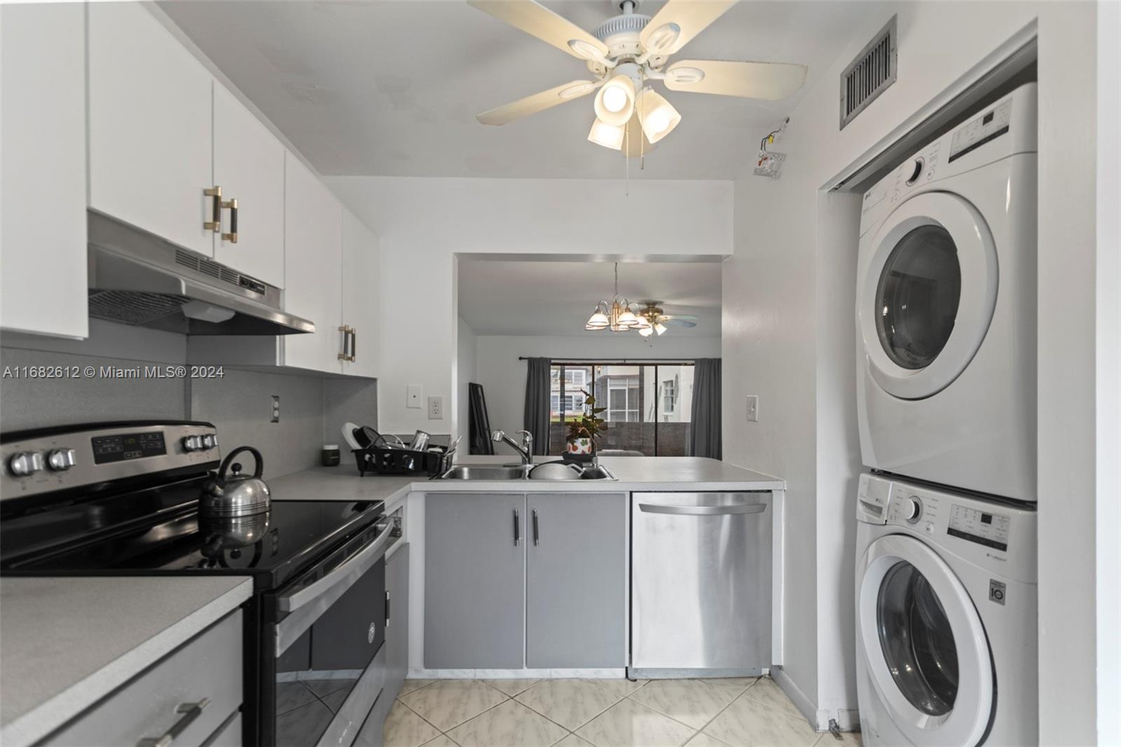 312 W Laurel Dr # 1403